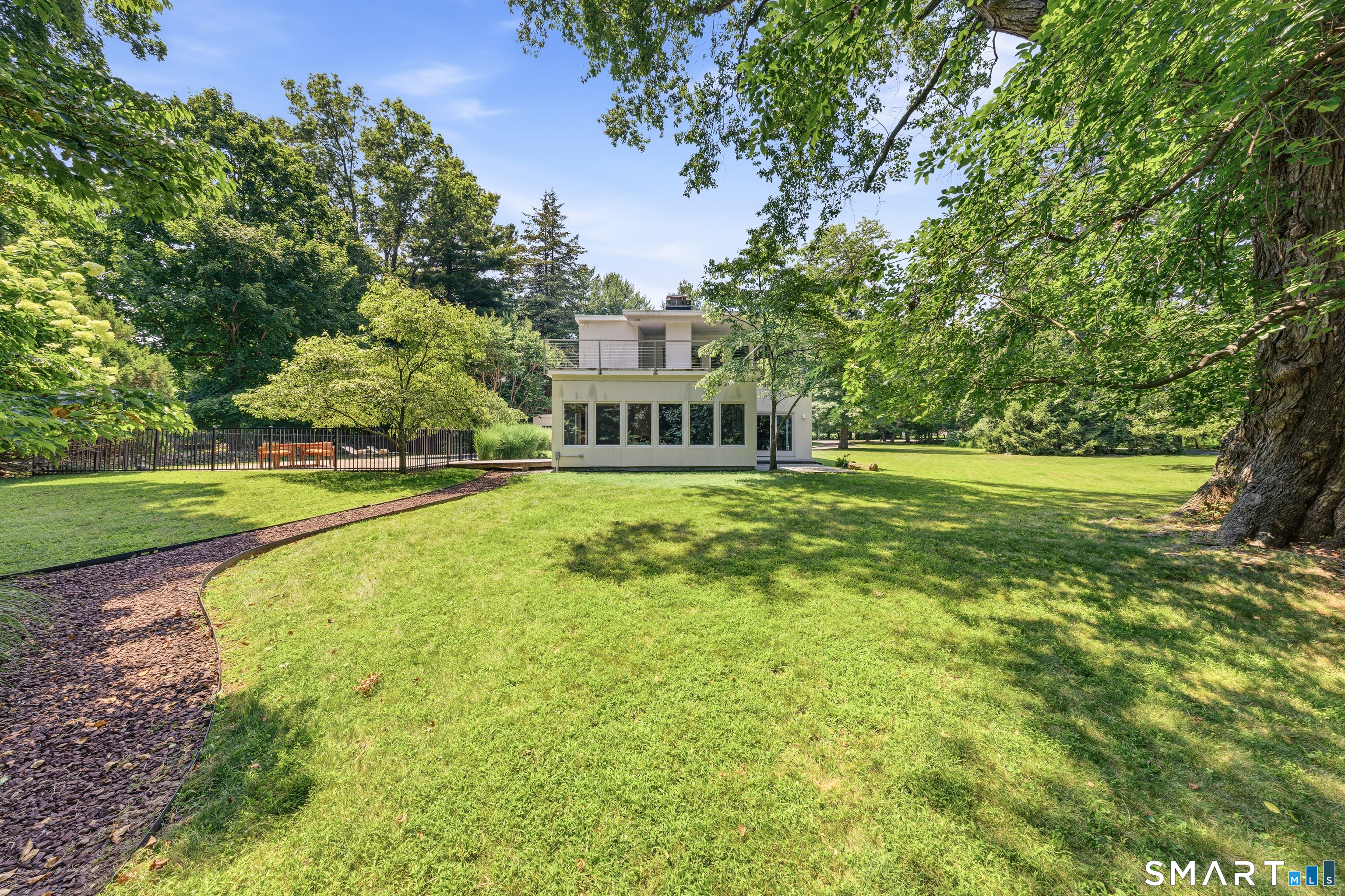 51 Maple Avenue South