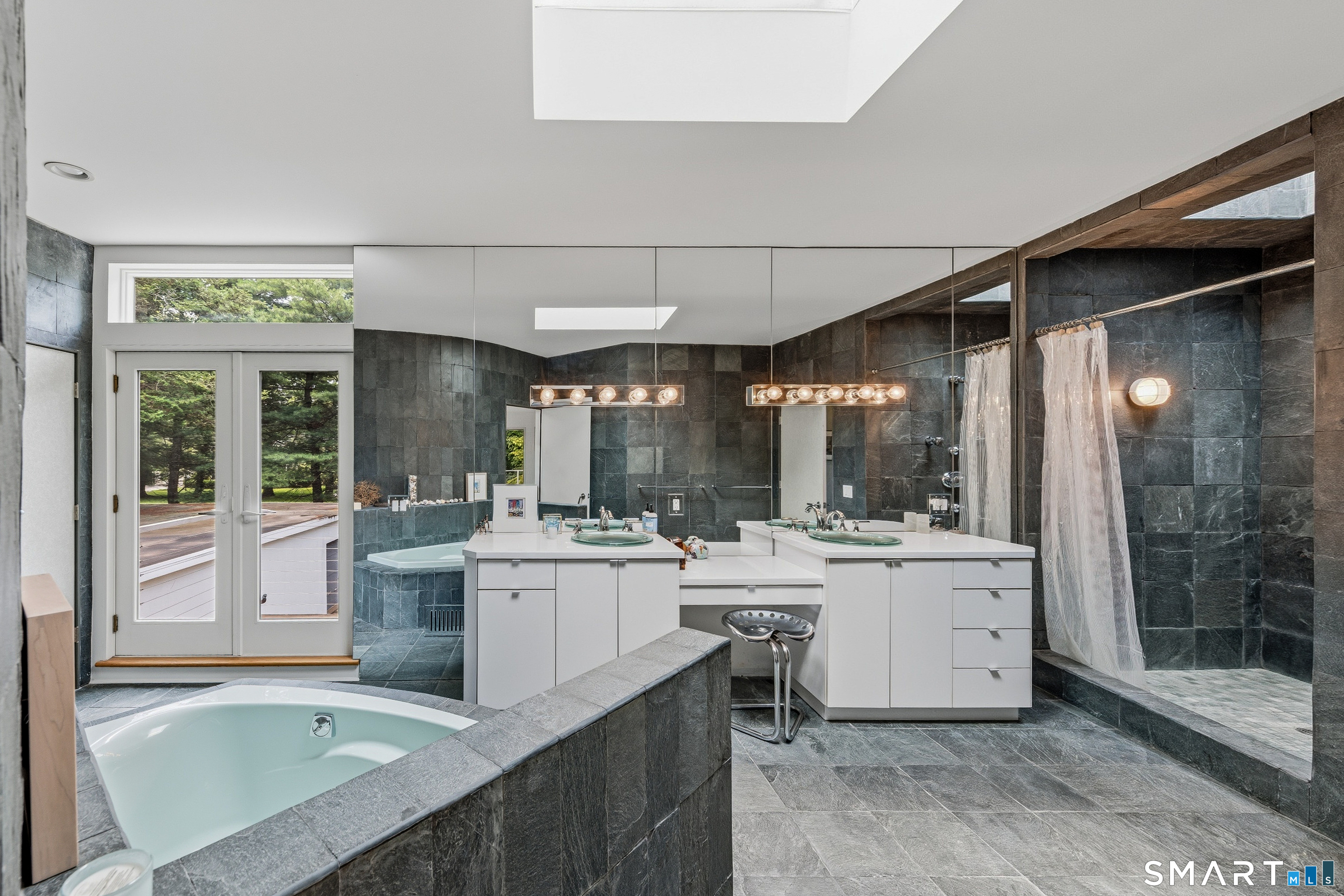 51 Maple Avenue South
