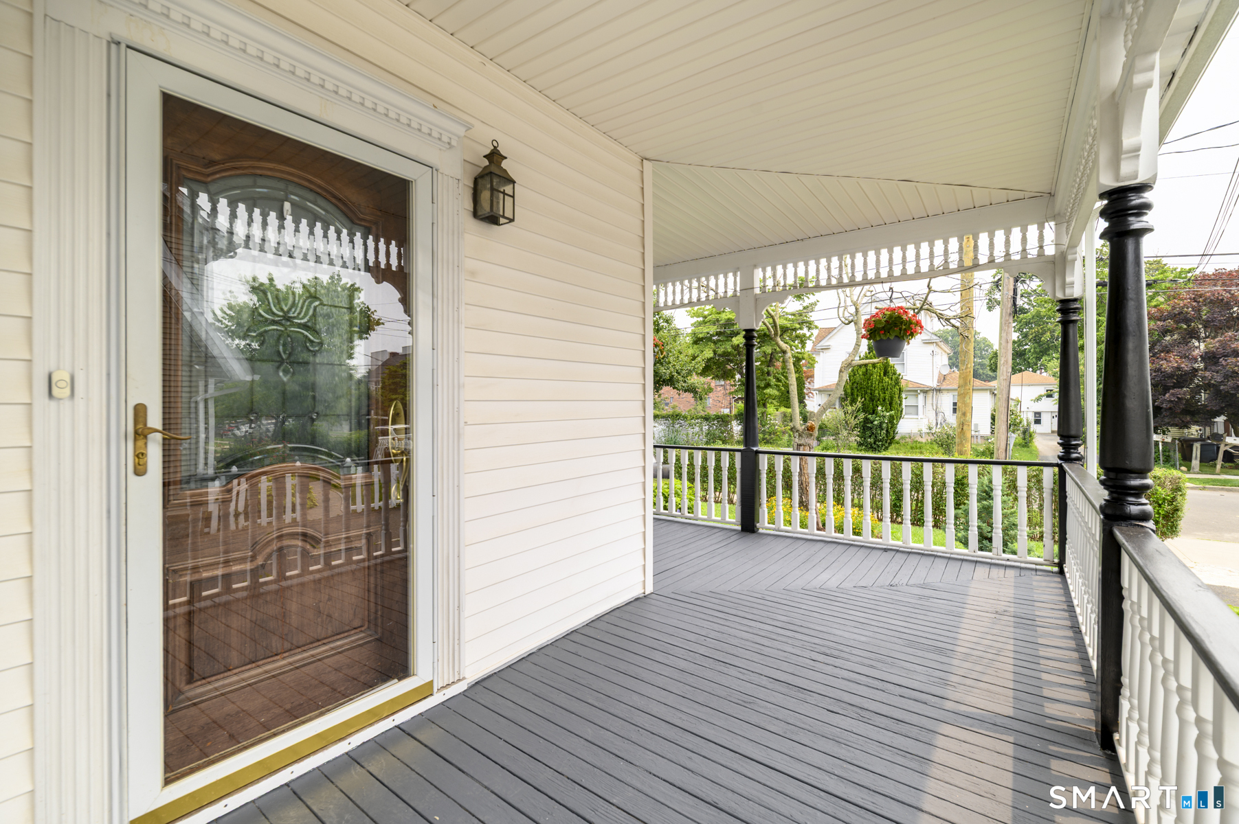 18 Elm Tree Place Unit: 1st floor