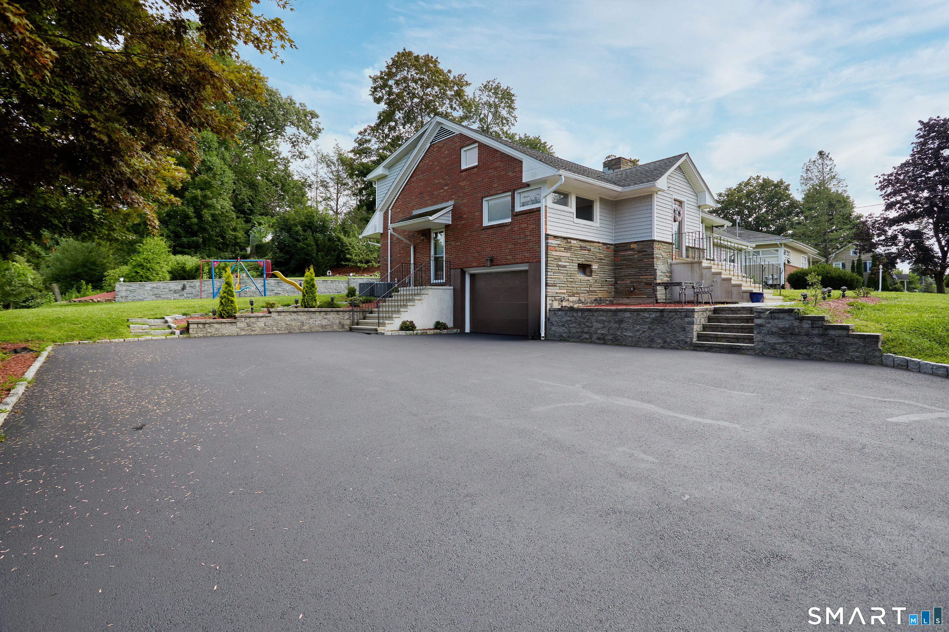 1374 Huntington Turnpike