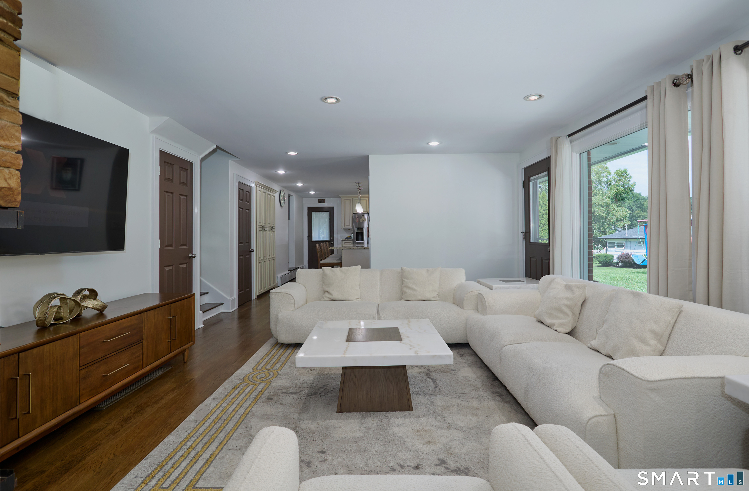 1374 Huntington Turnpike