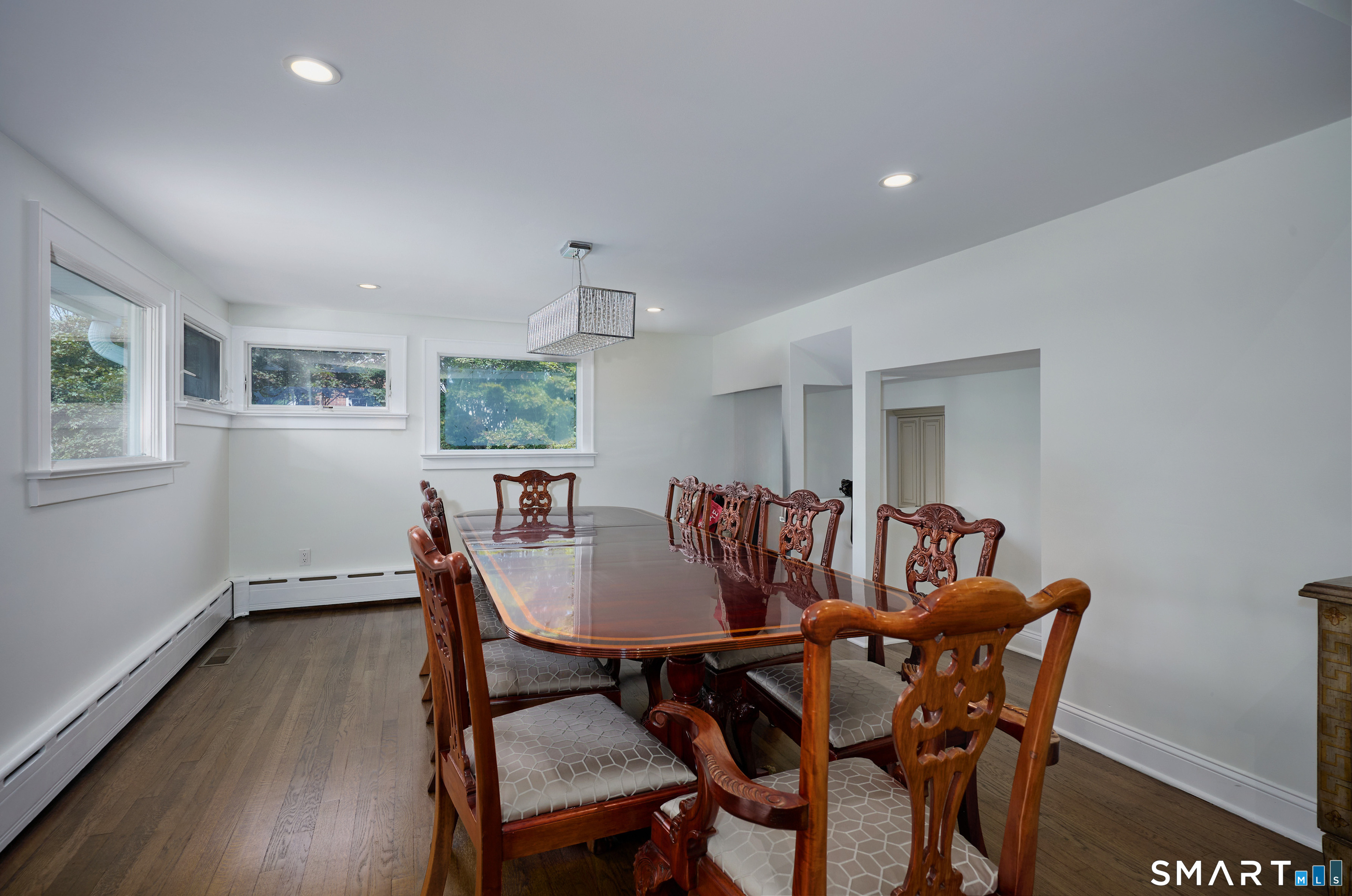 1374 Huntington Turnpike