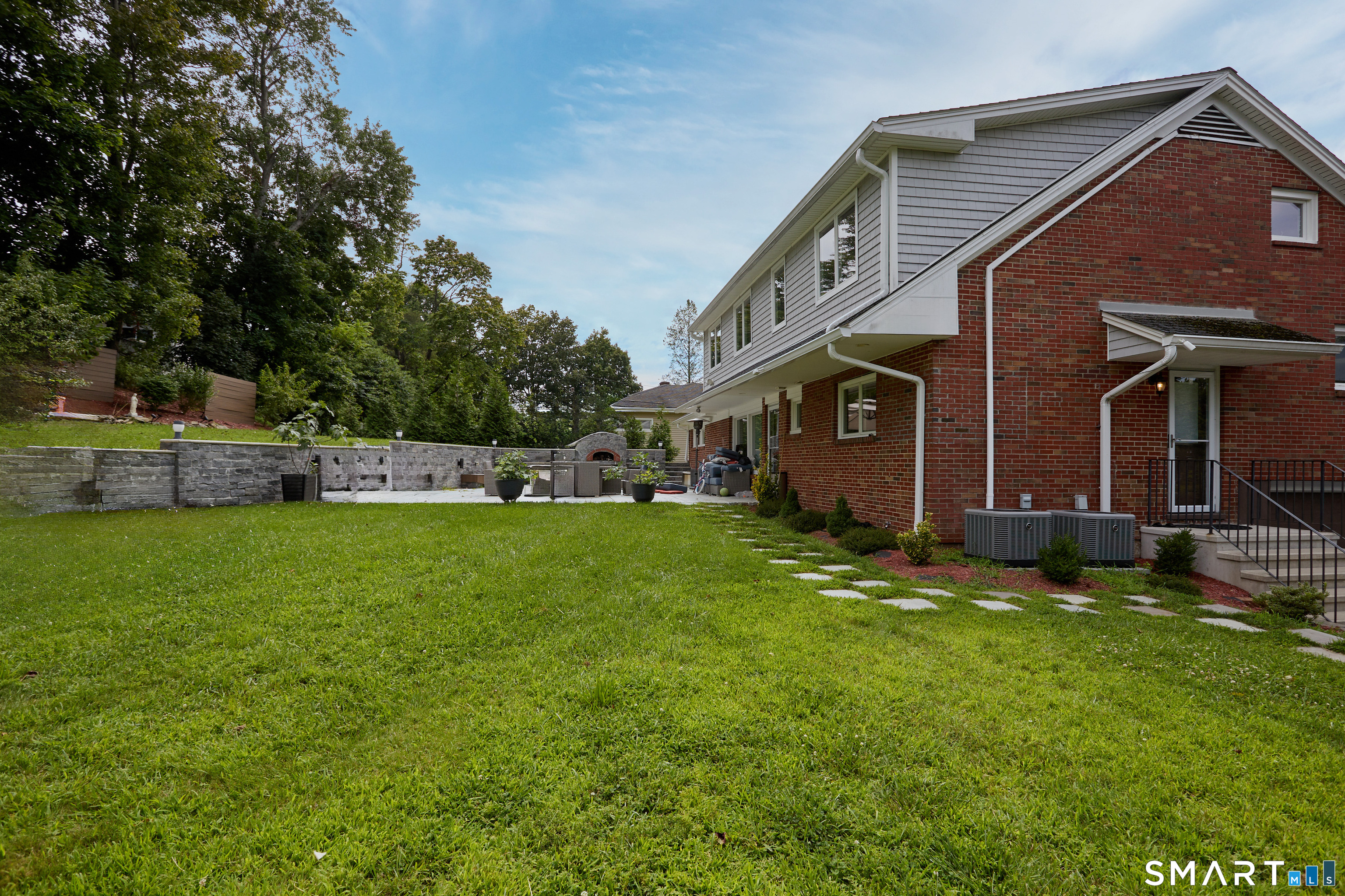 1374 Huntington Turnpike