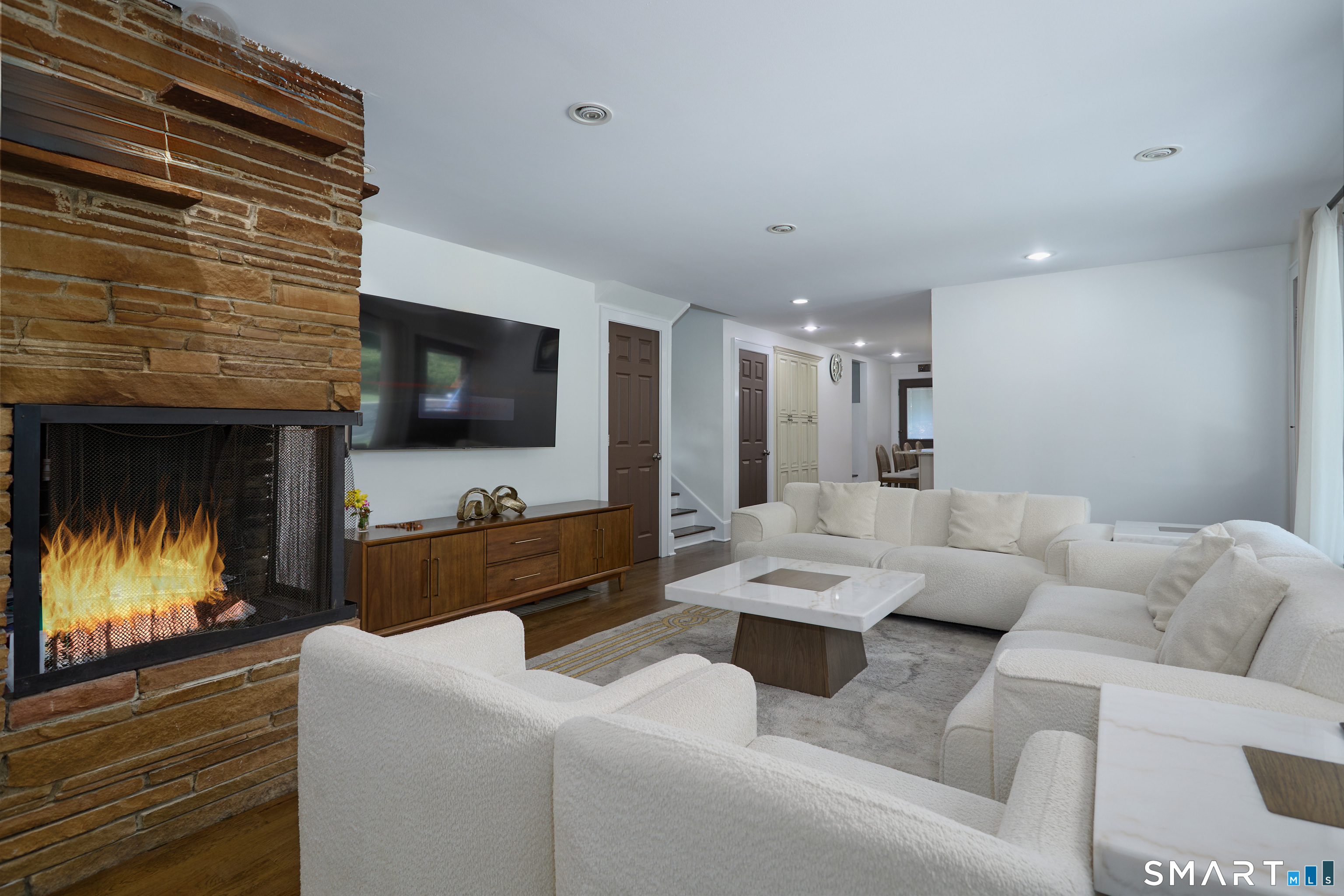 1374 Huntington Turnpike
