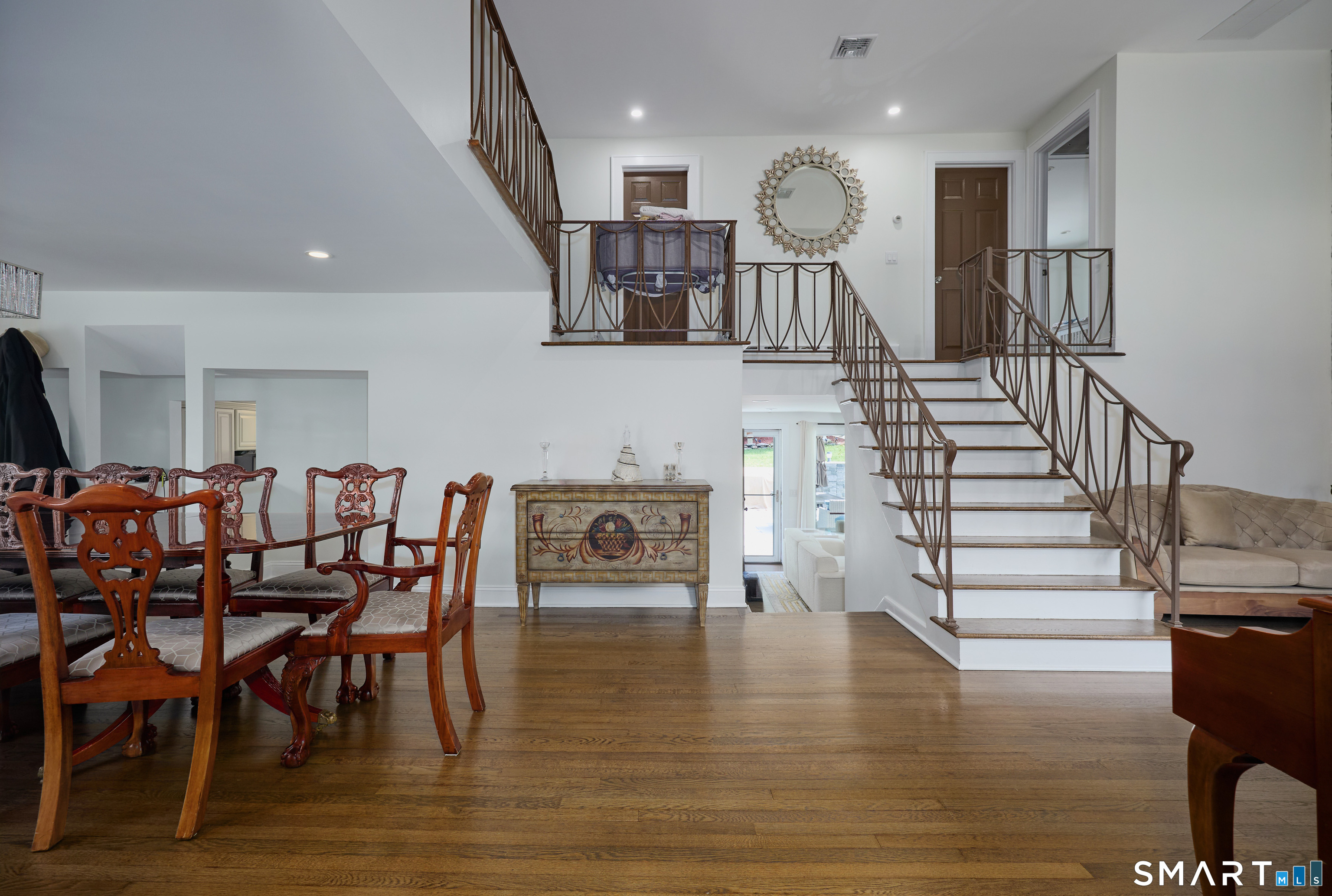 1374 Huntington Turnpike