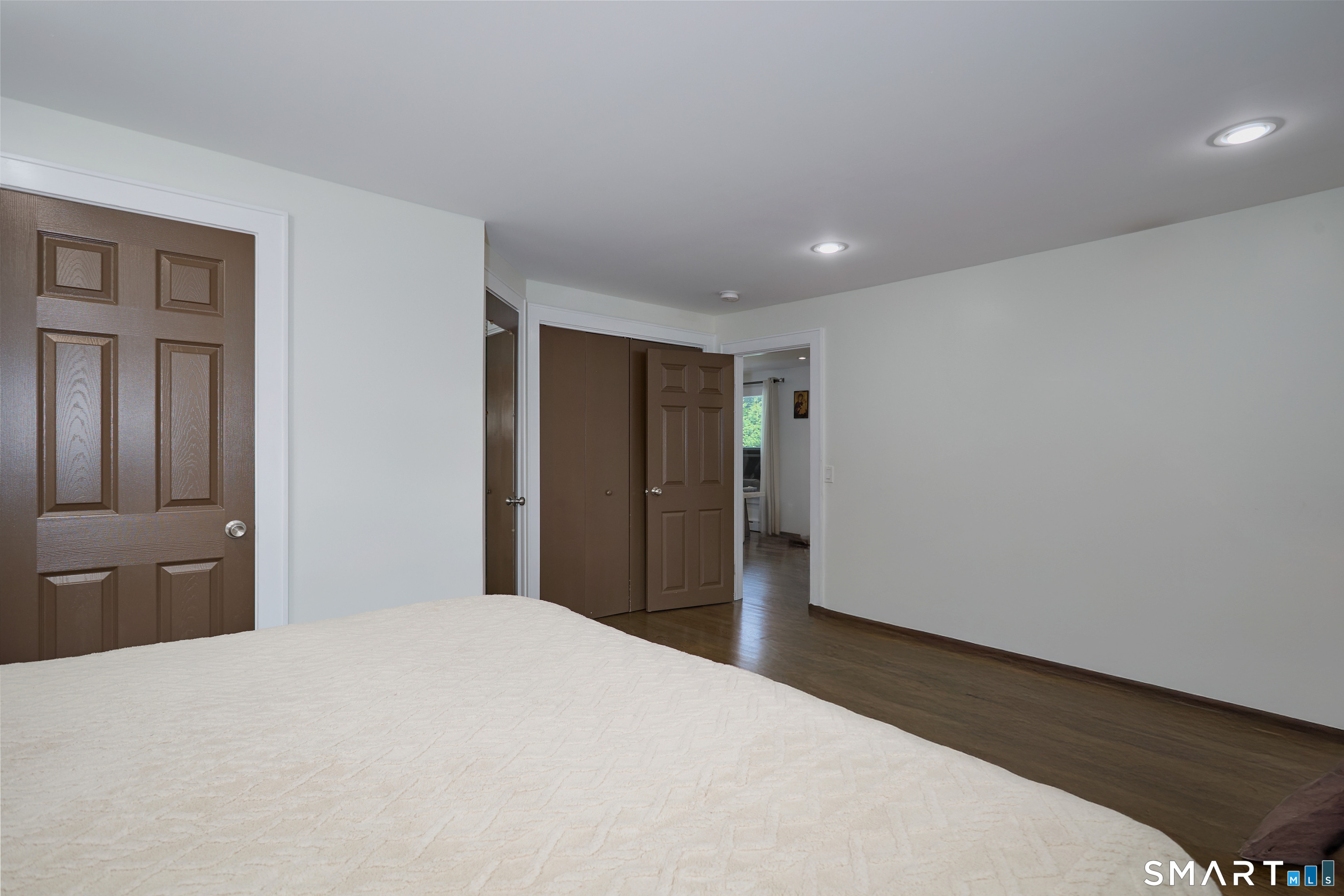 1374 Huntington Turnpike