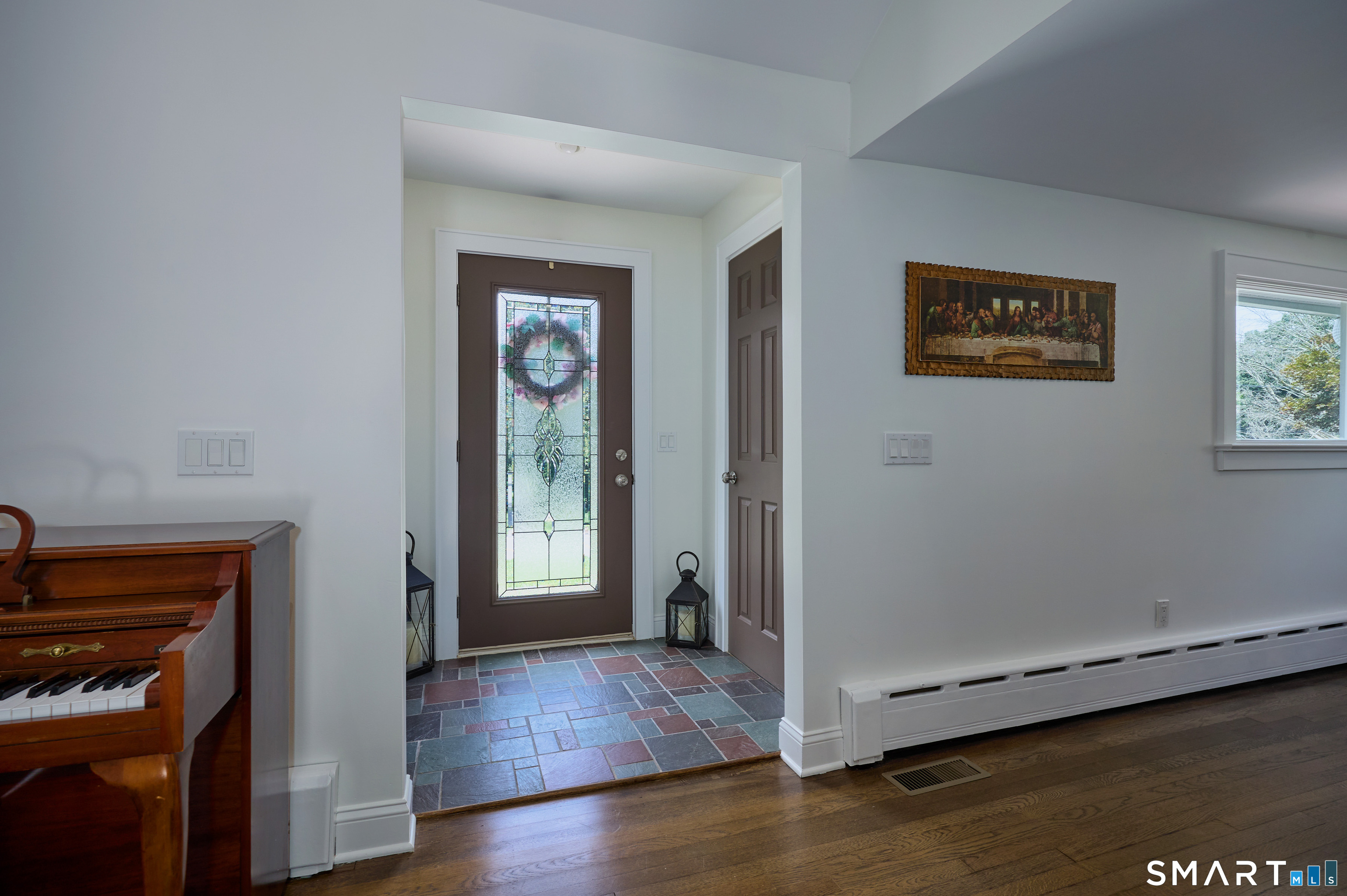 1374 Huntington Turnpike