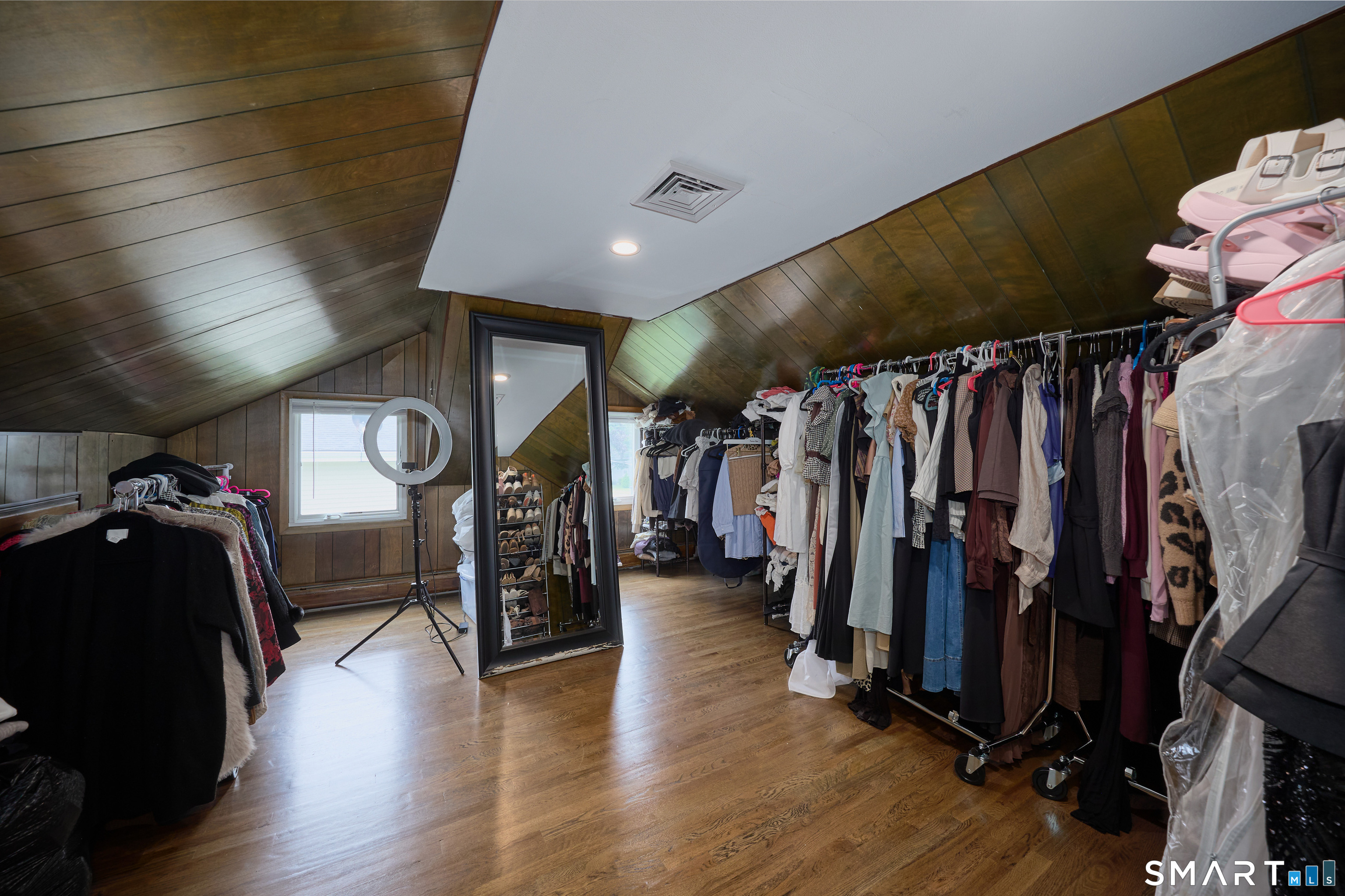 1374 Huntington Turnpike