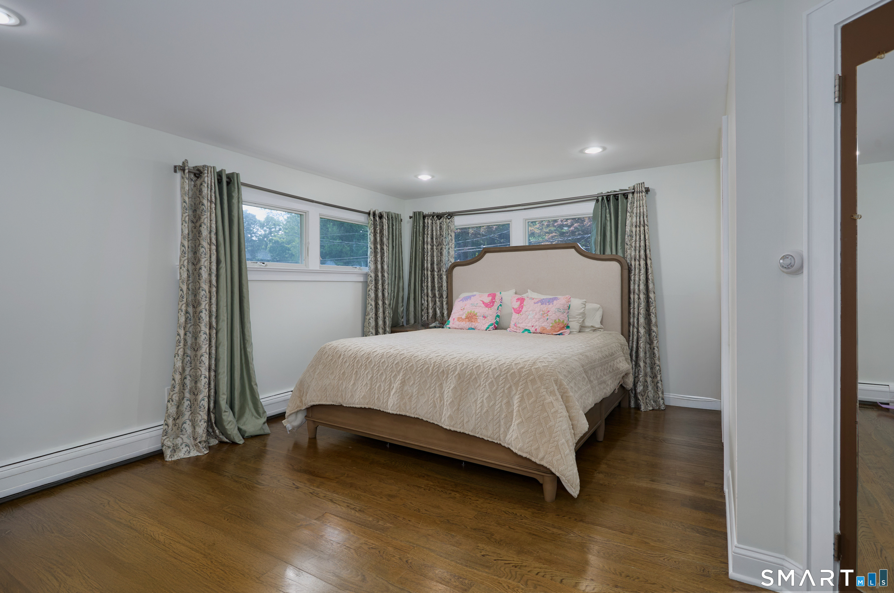 1374 Huntington Turnpike