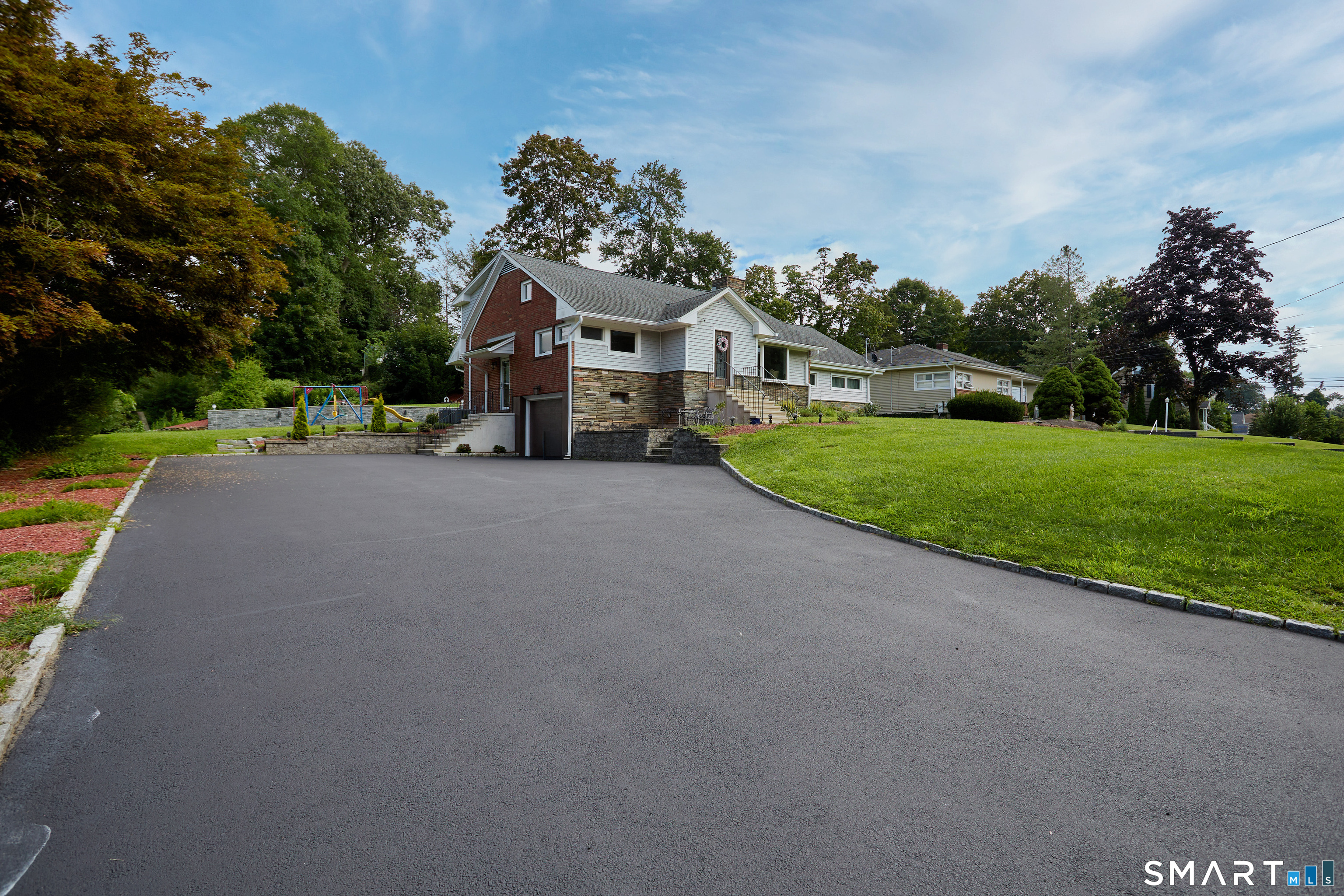 1374 Huntington Turnpike