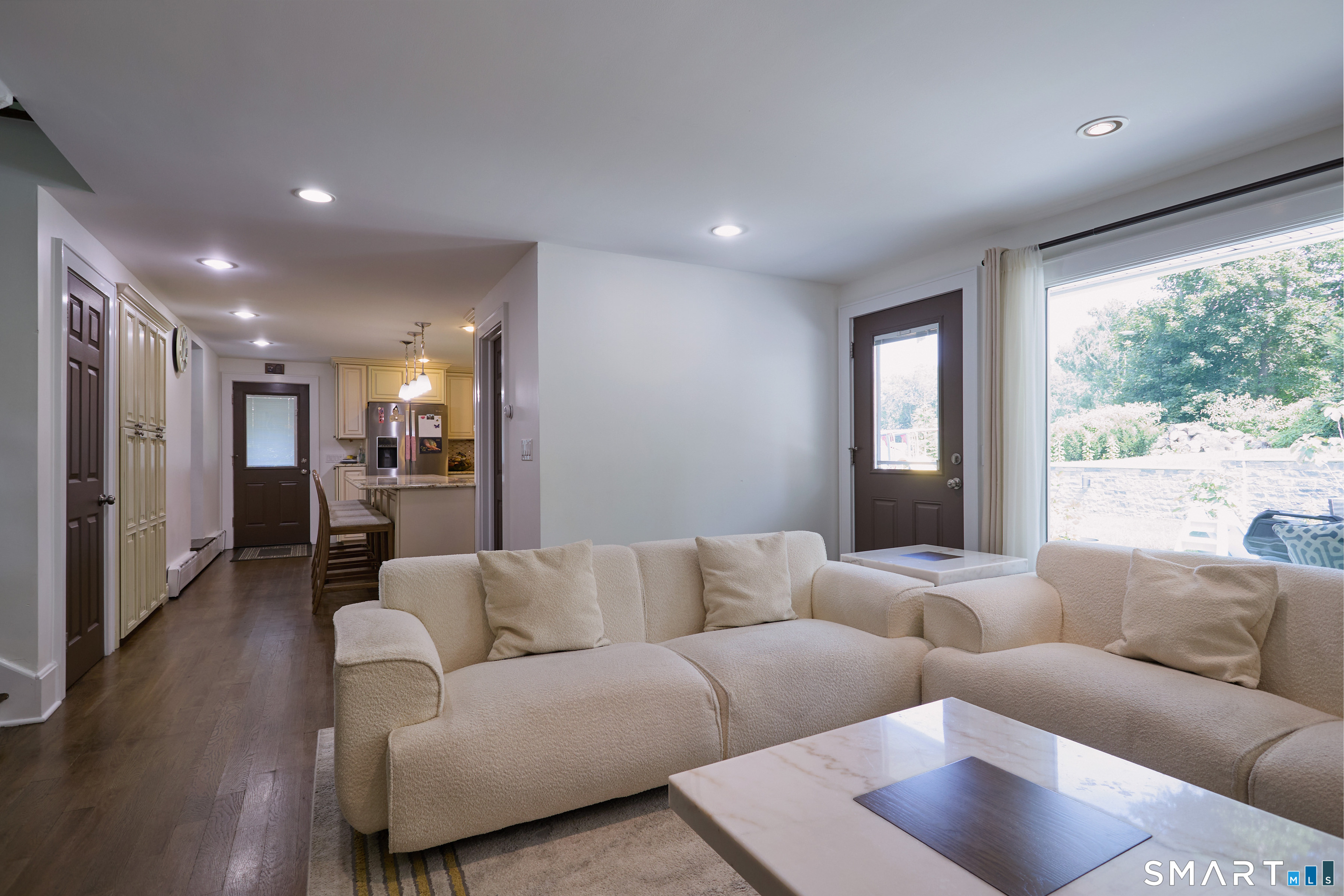 1374 Huntington Turnpike
