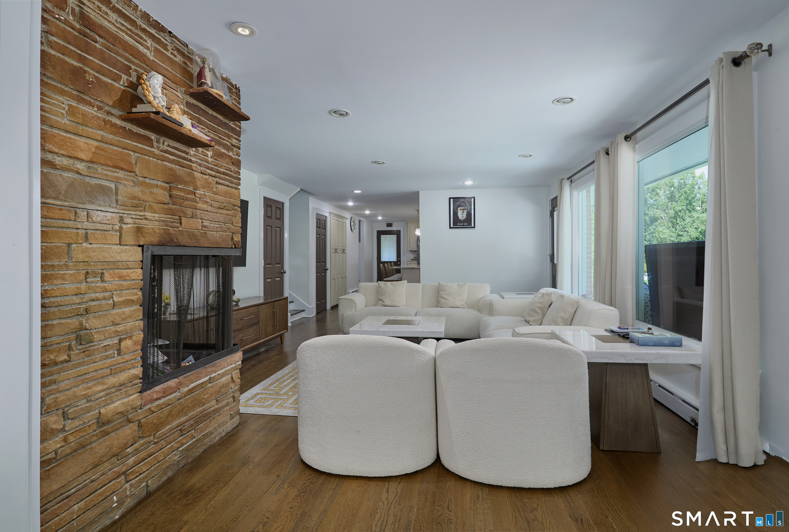 1374 Huntington Turnpike
