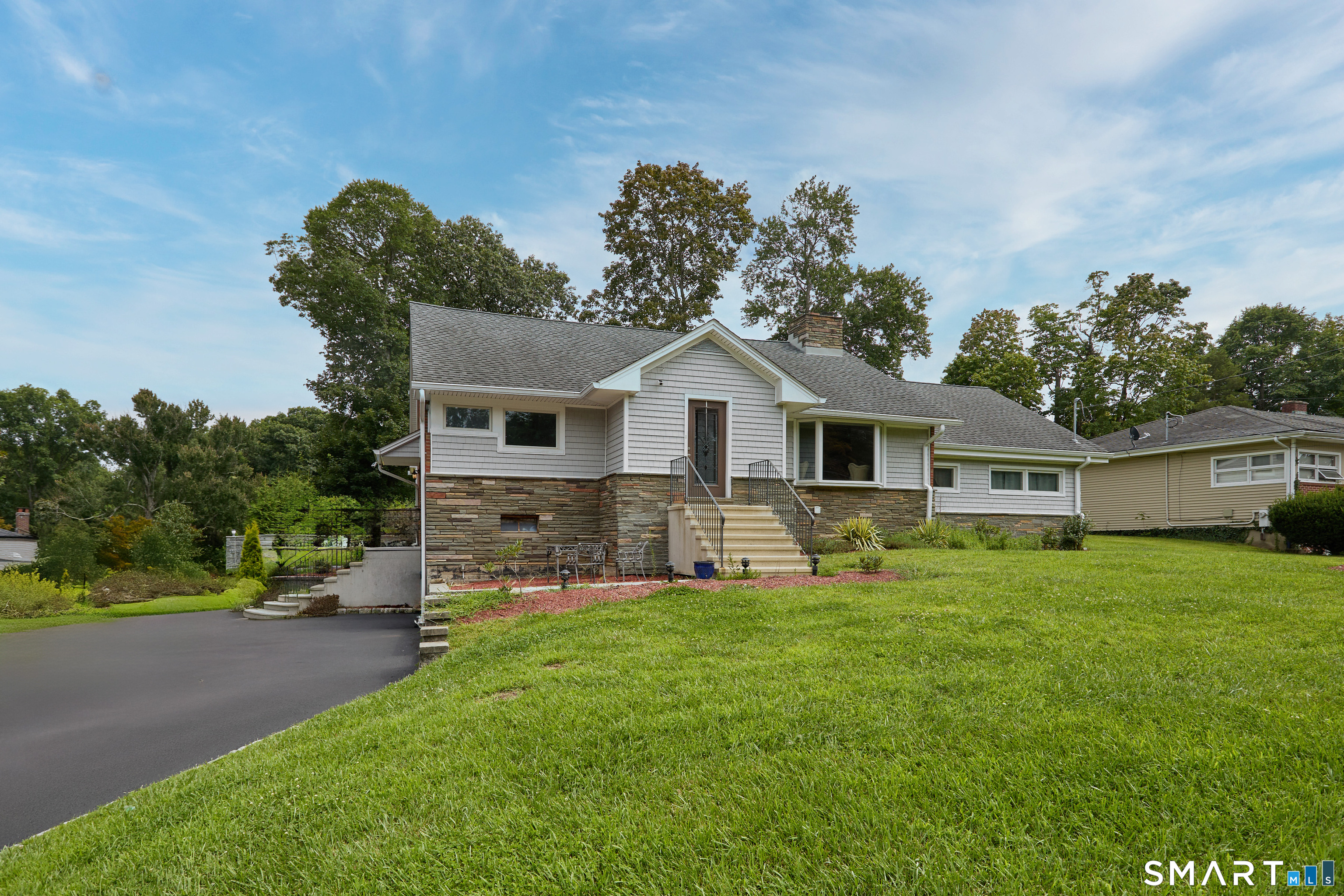 1374 Huntington Turnpike