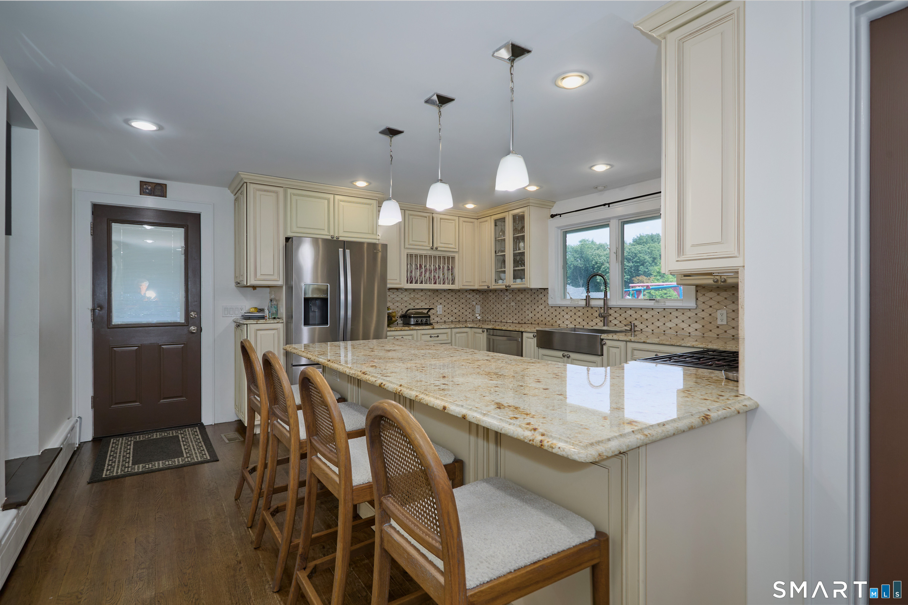 1374 Huntington Turnpike