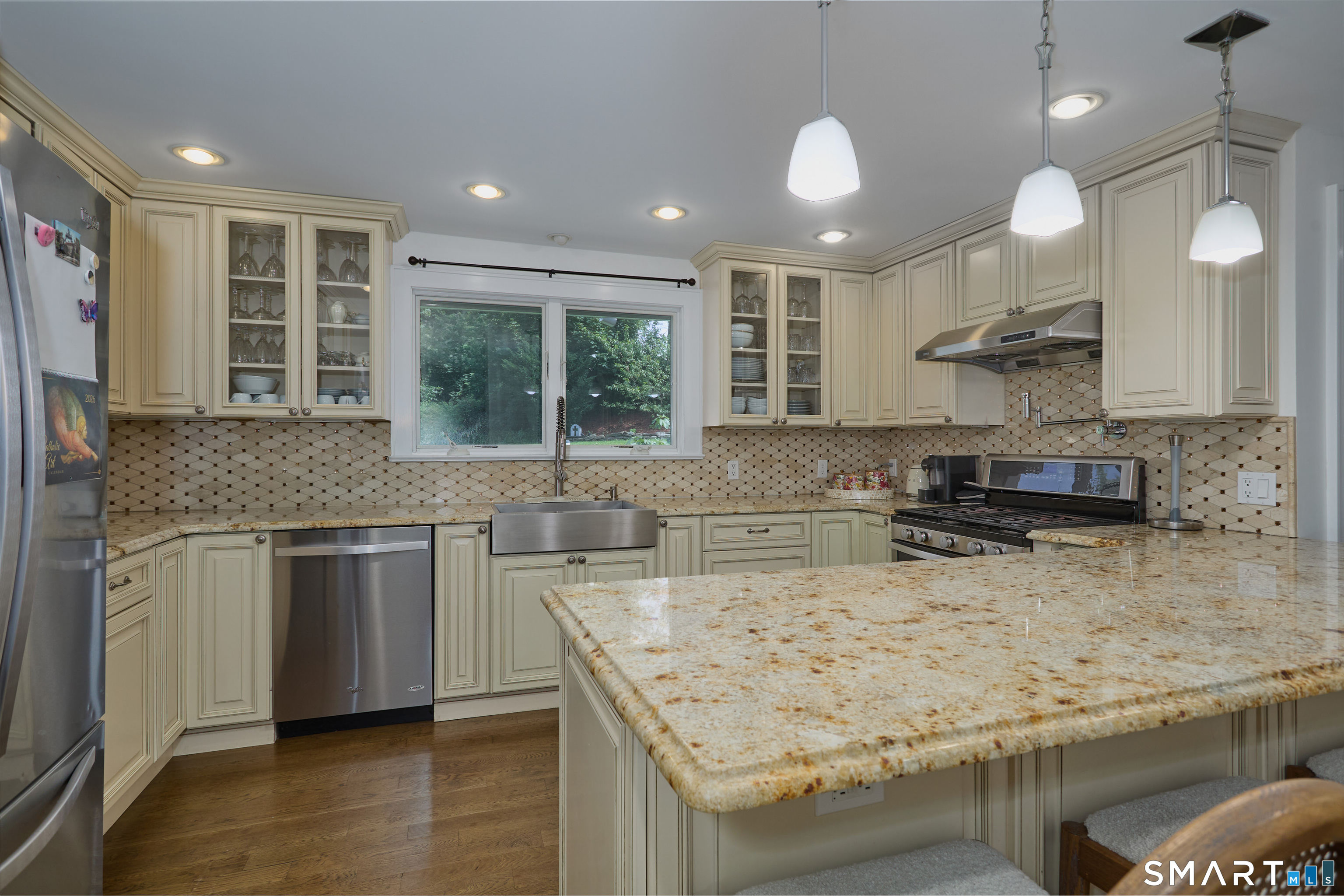 1374 Huntington Turnpike