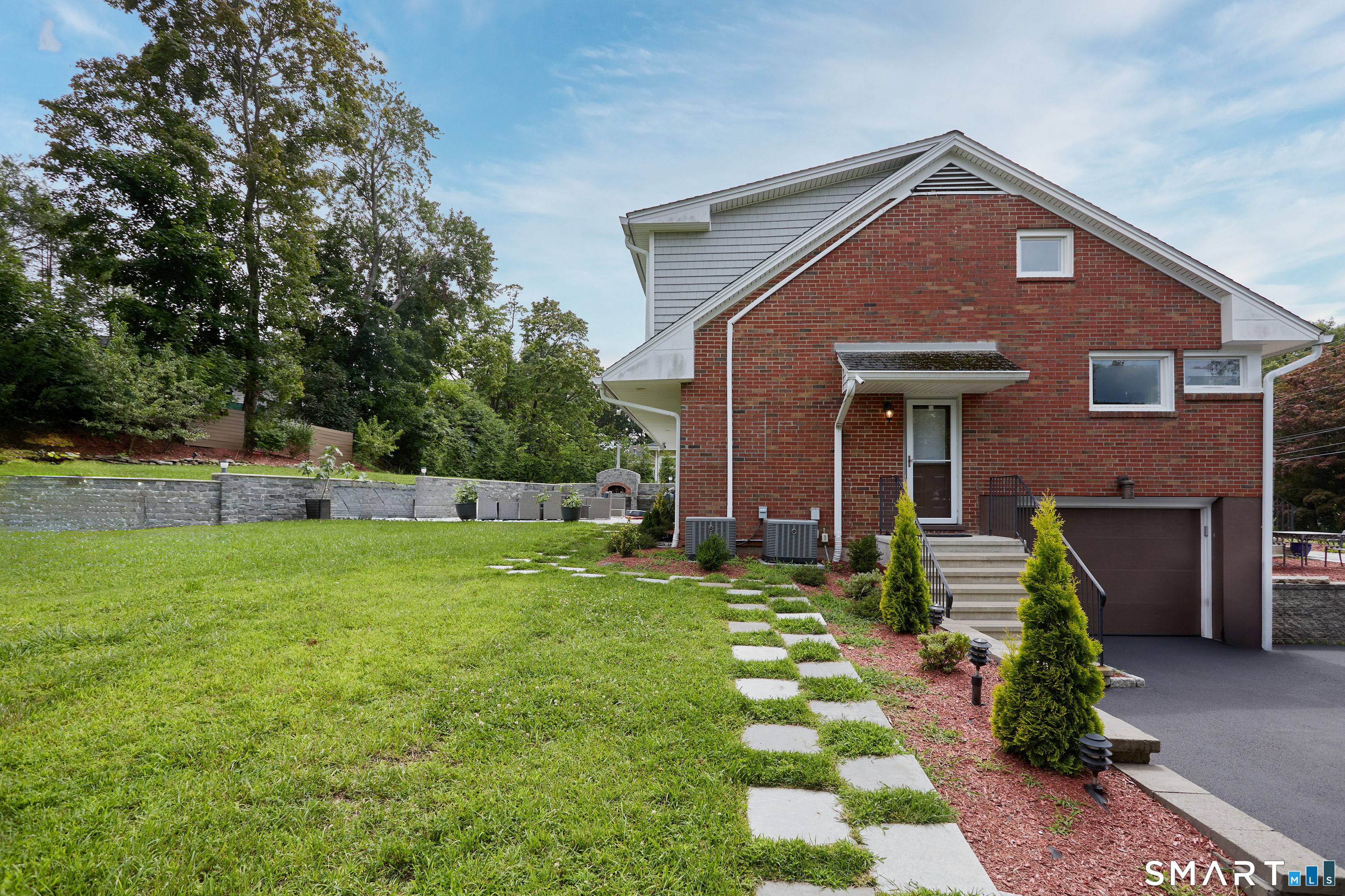 1374 Huntington Turnpike