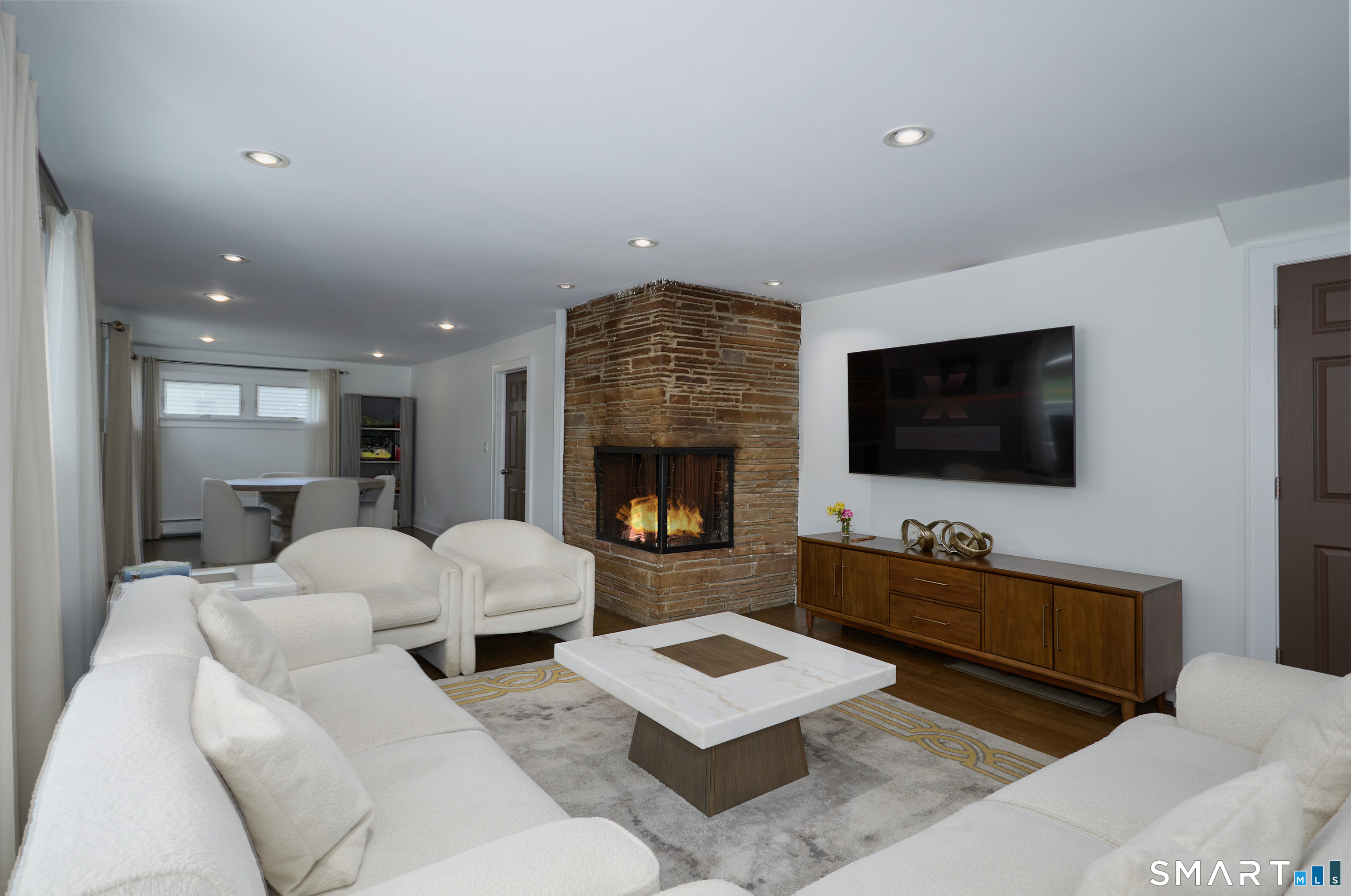 1374 Huntington Turnpike