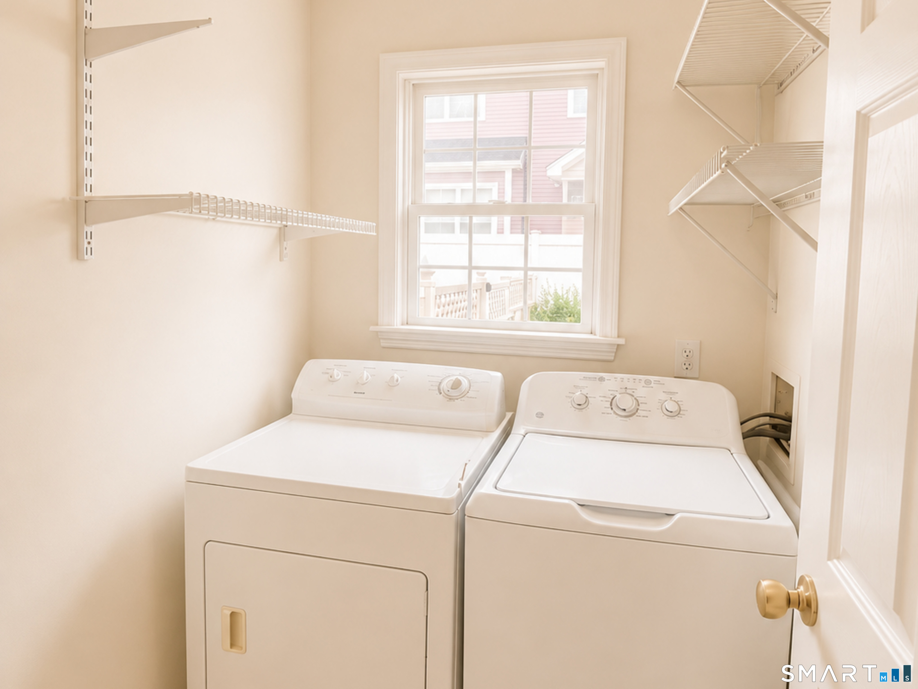 220 Castle Avenue Unit: 220