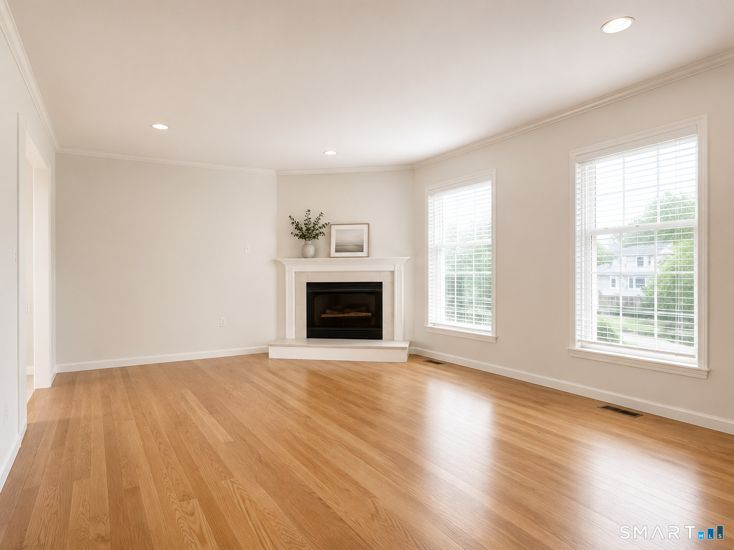220 Castle Avenue Unit: 220