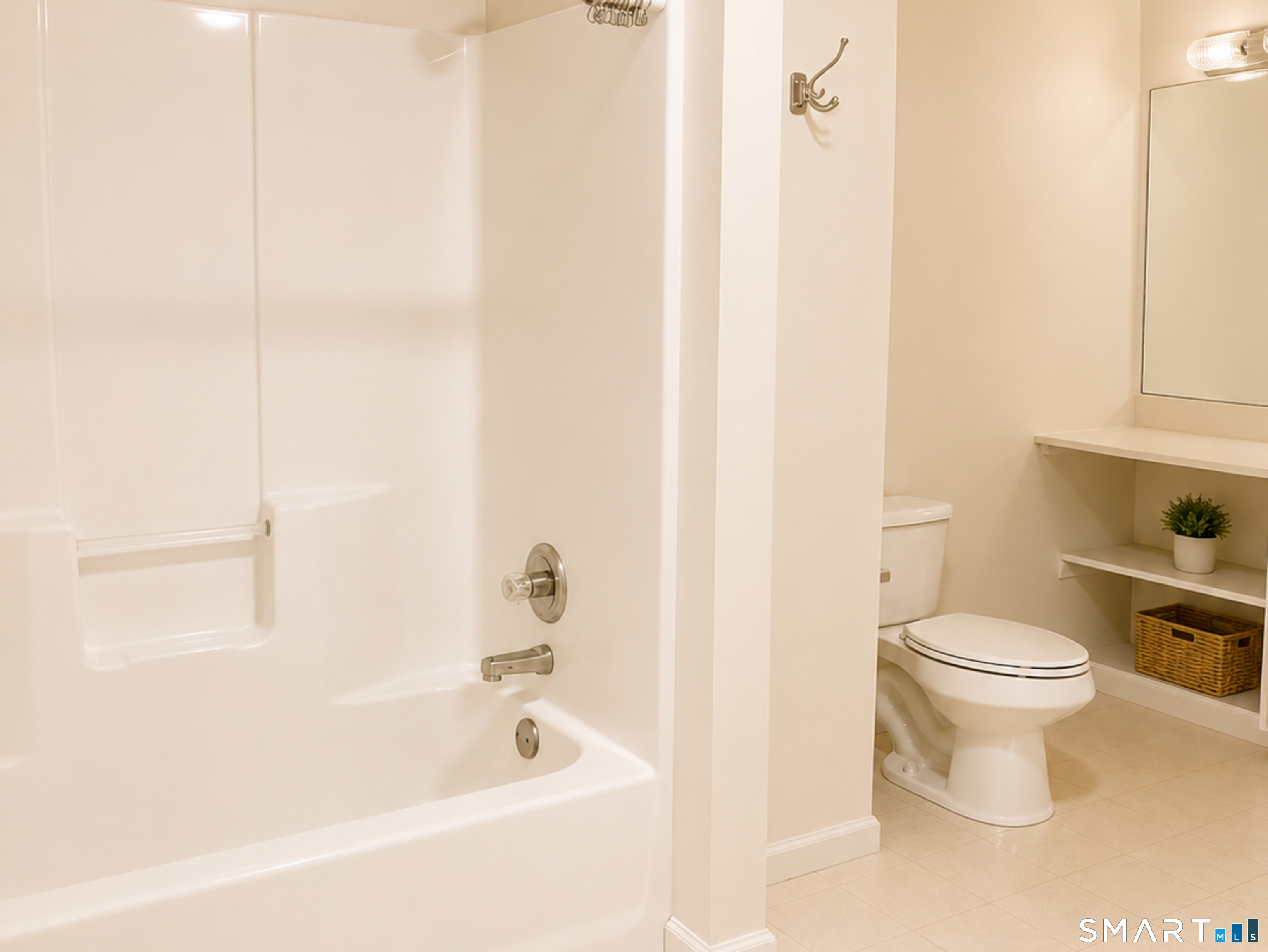 220 Castle Avenue Unit: 220