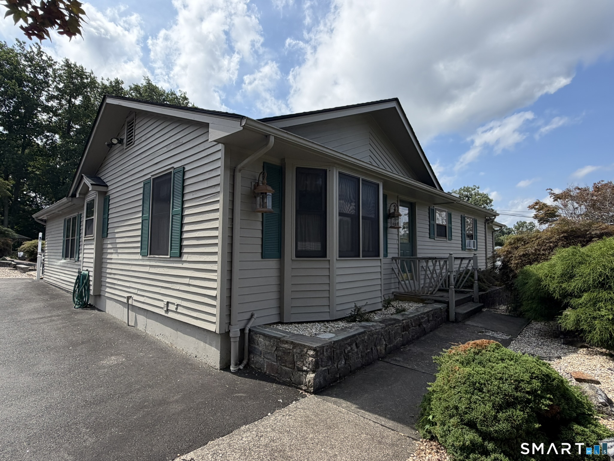 66 Tuckahoe Drive