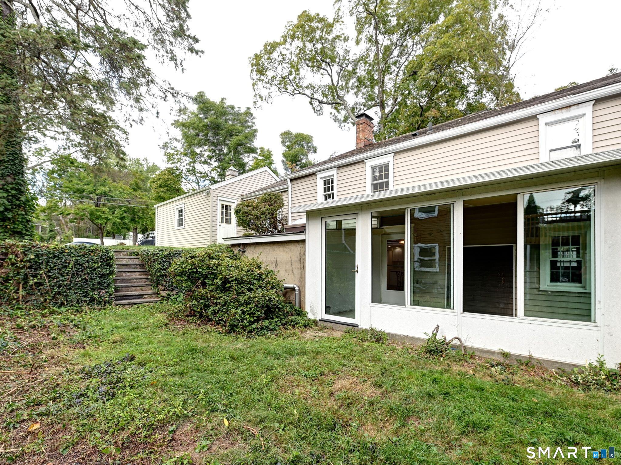 90 Weed Hill Avenue