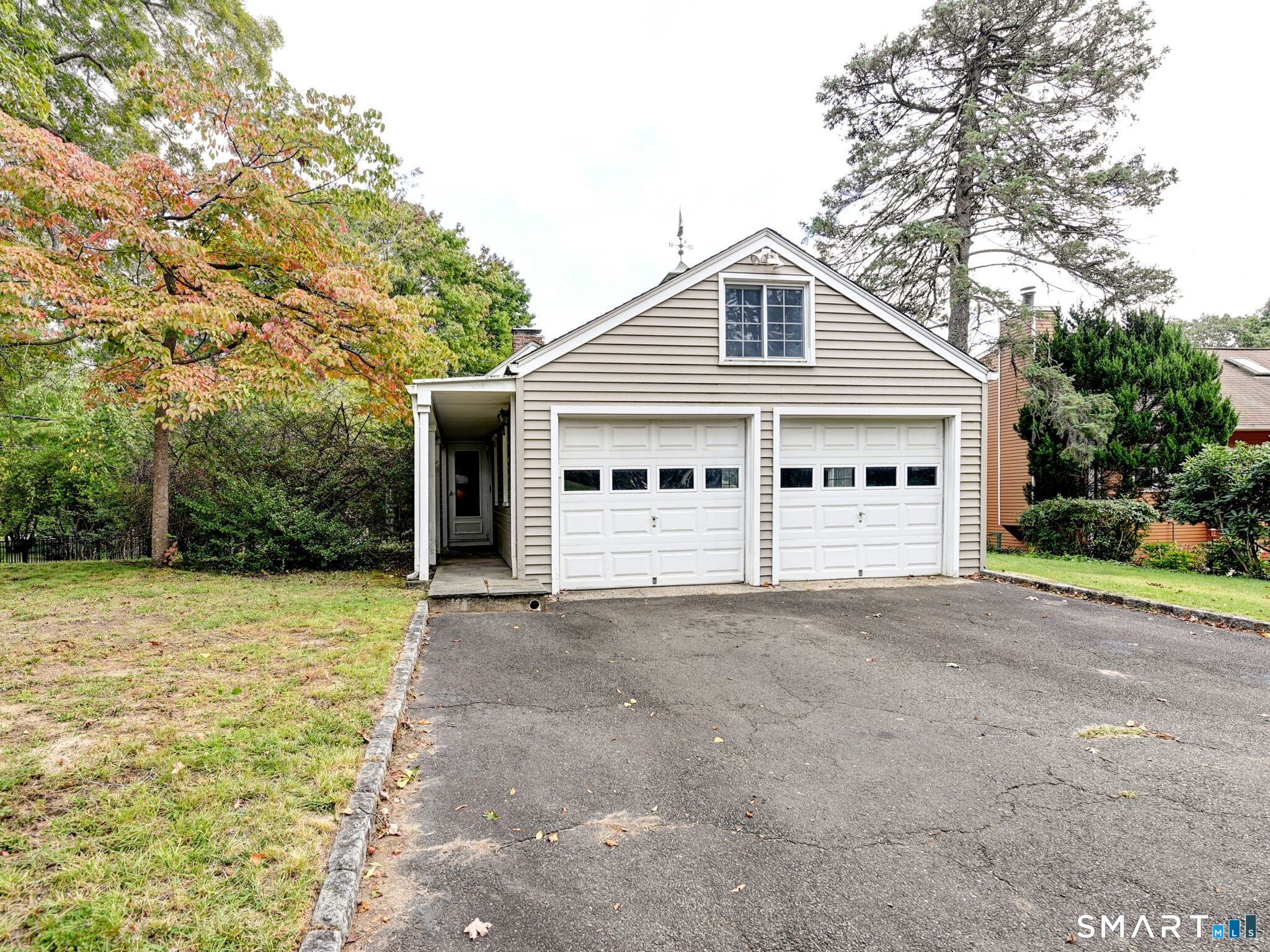 90 Weed Hill Avenue