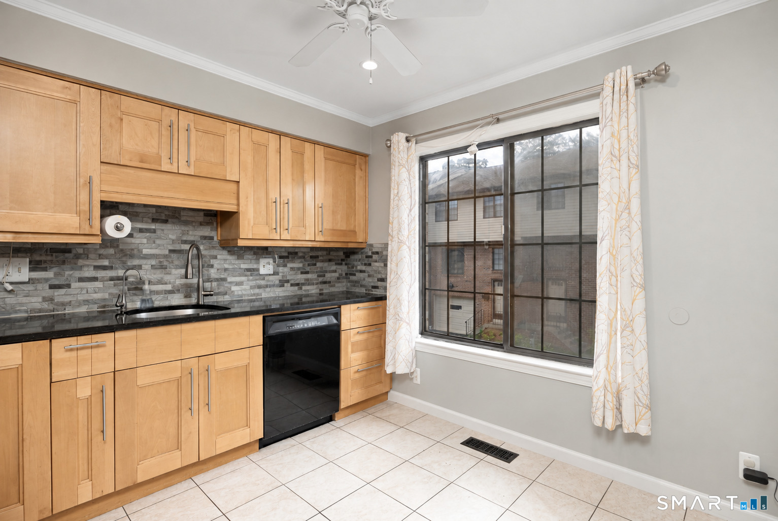 237 Strawberry Hill Avenue Unit: 37