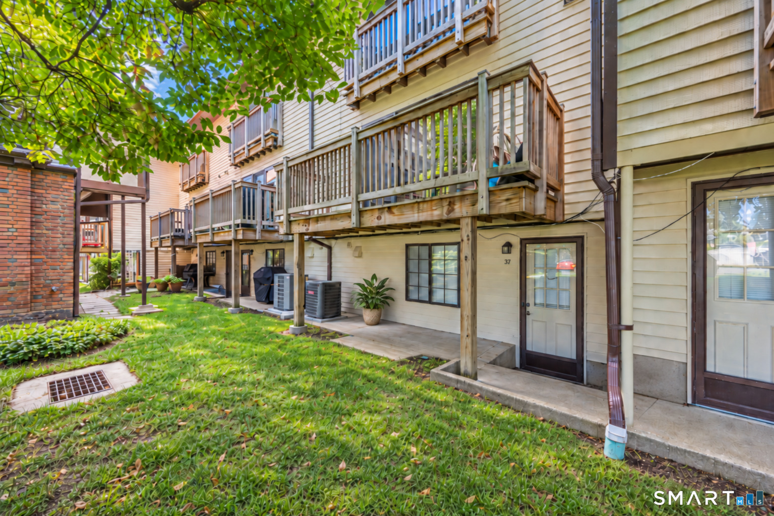 237 Strawberry Hill Avenue Unit: 37