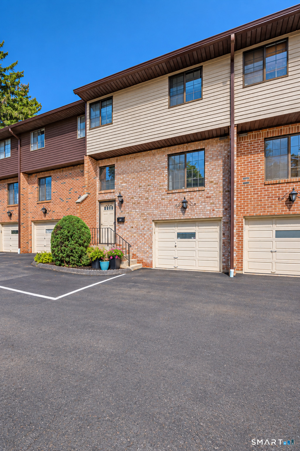 237 Strawberry Hill Avenue Unit: 37