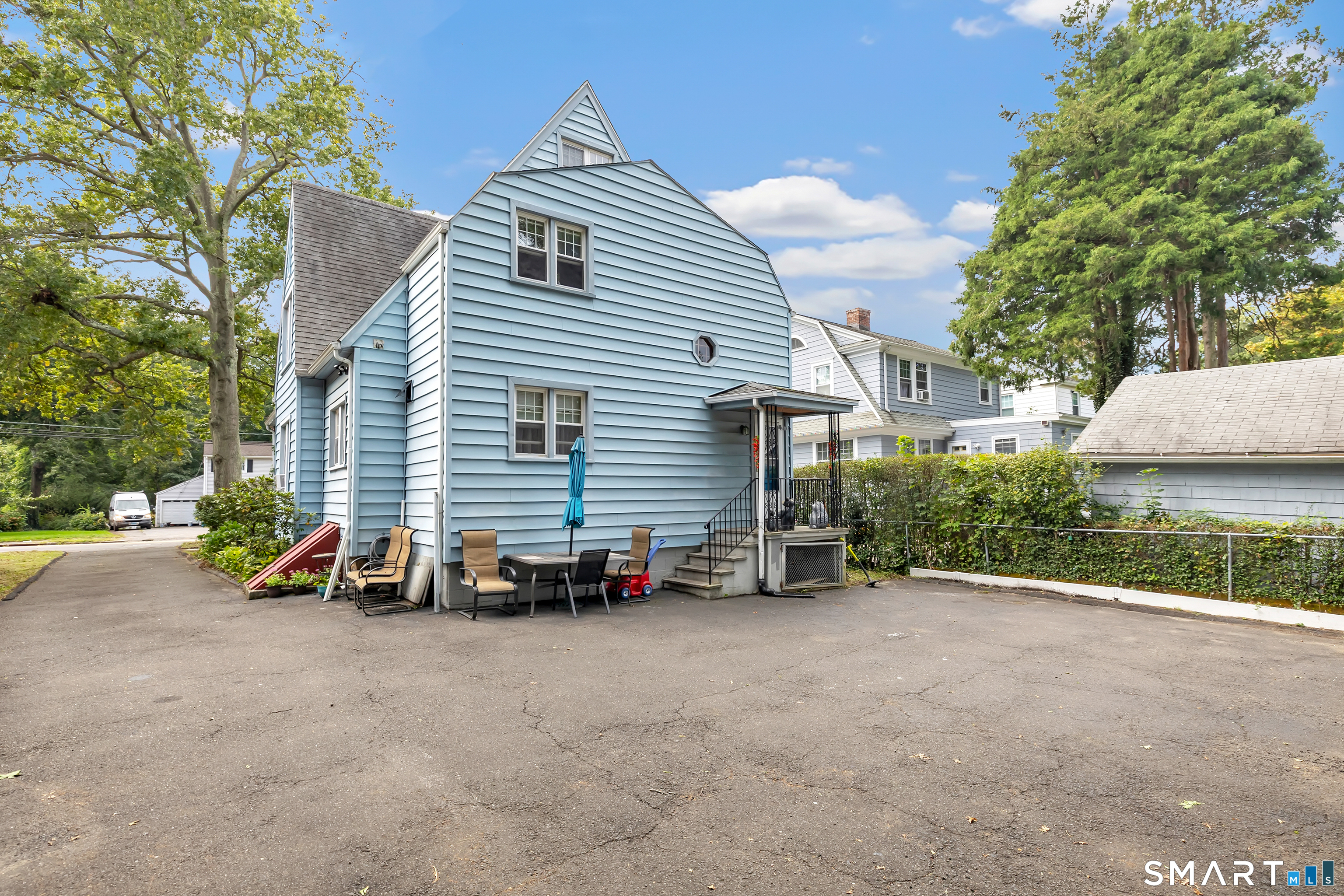 109 Oaklawn Avenue