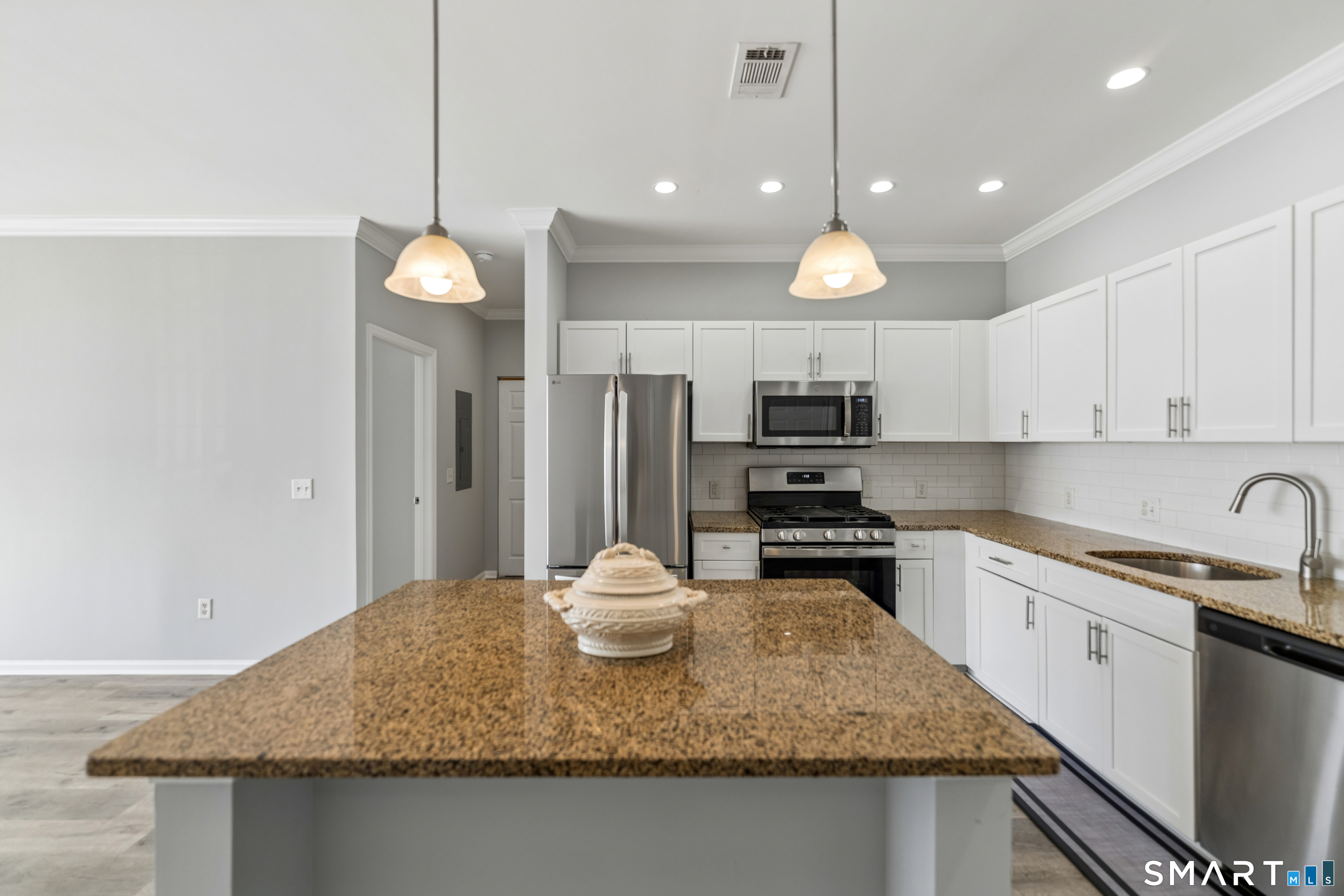 850 East Main Street Unit: 409