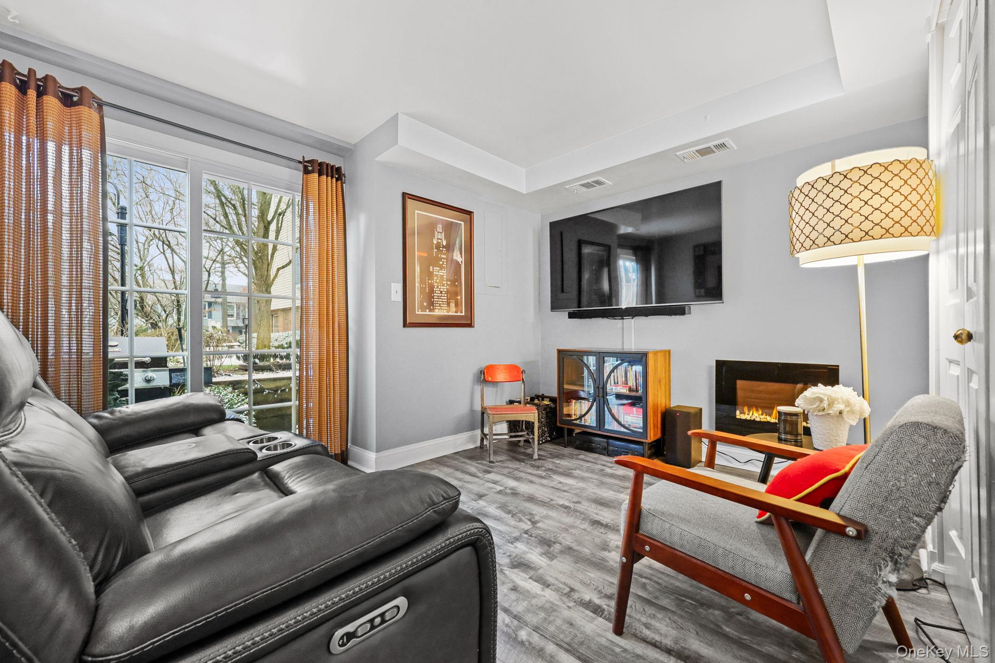 14 Washington Mews Unit: 14