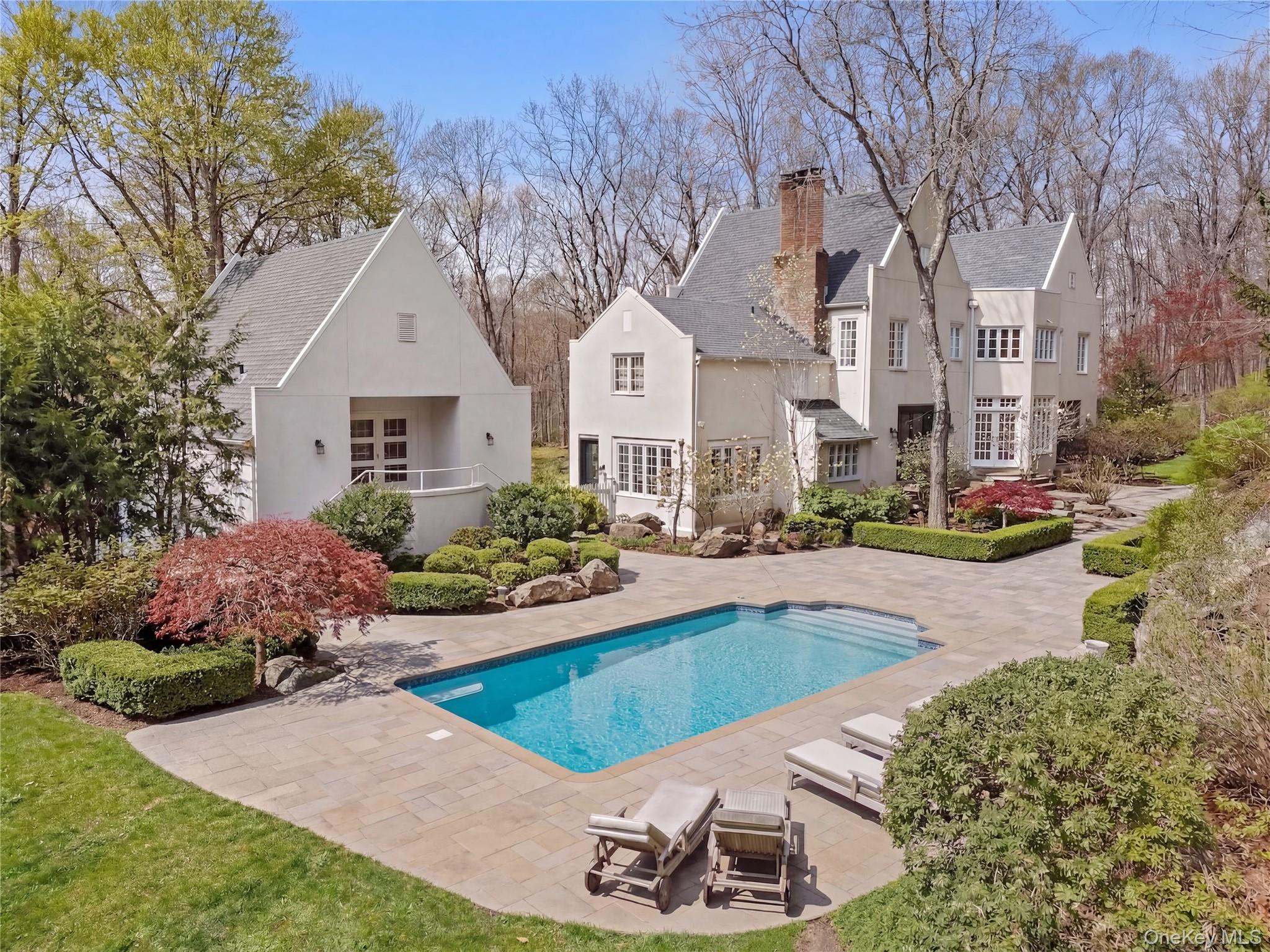 17 Spyrock Road