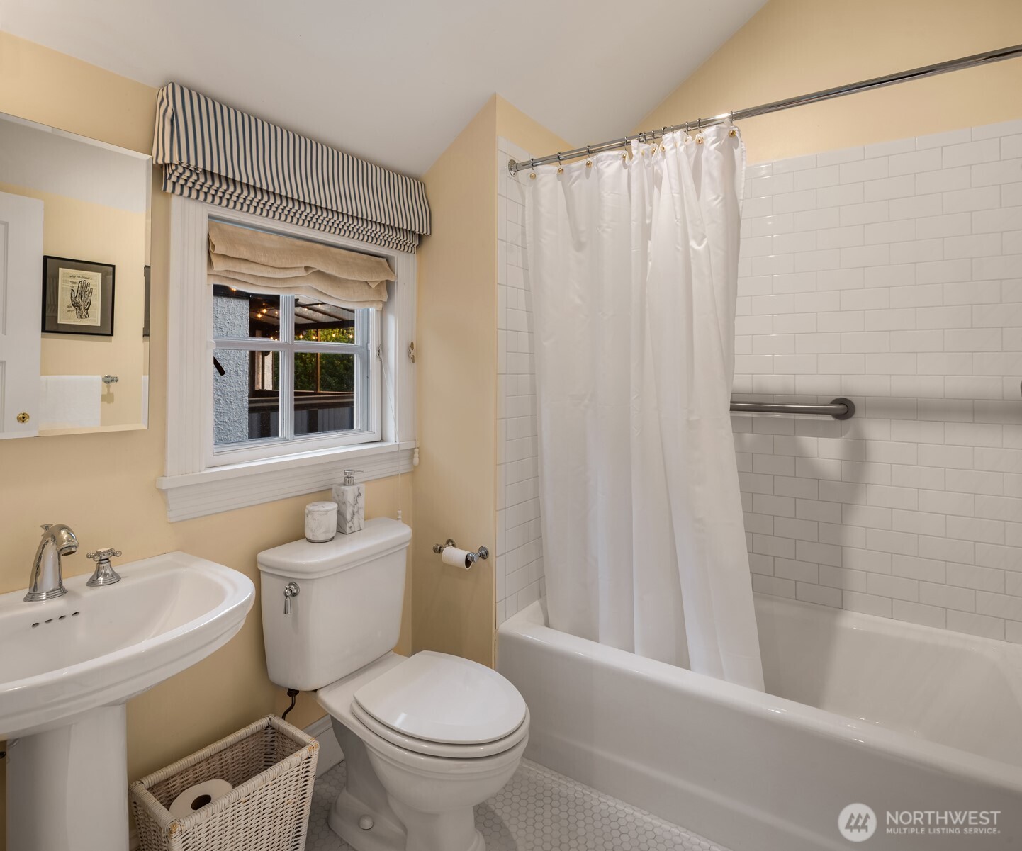 1617 Federal Avenue E