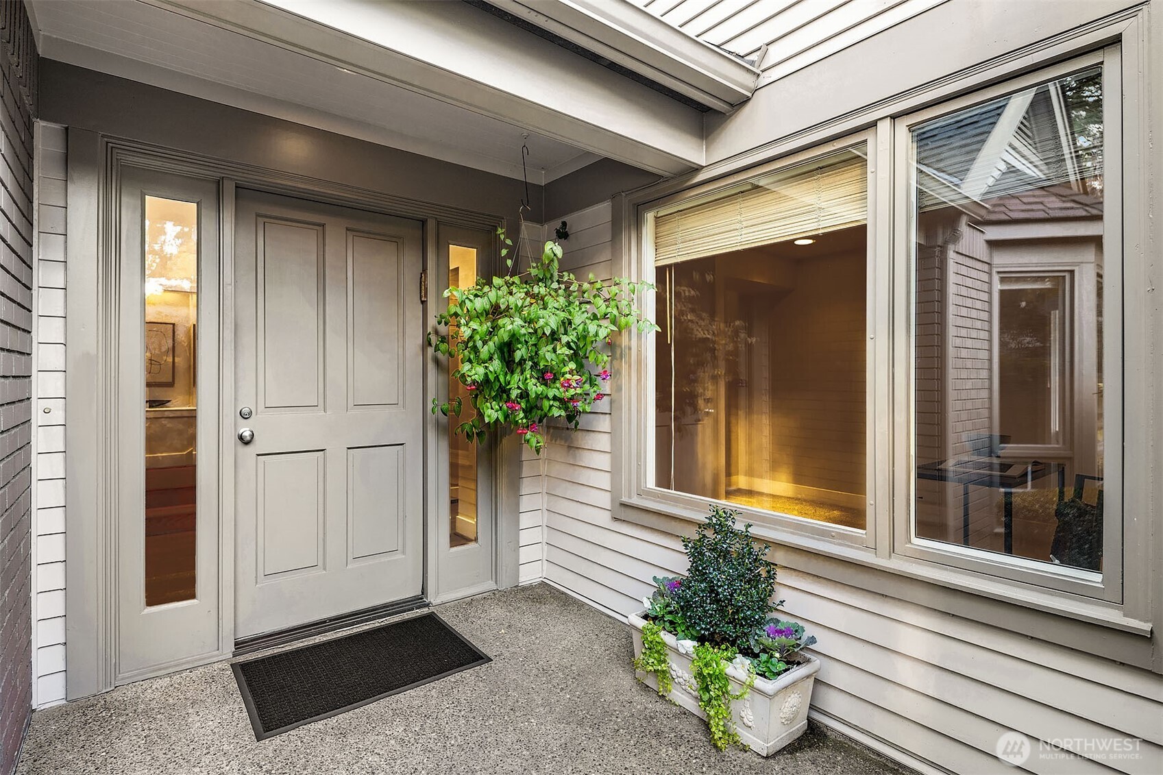 1728 Bellevue Way NE