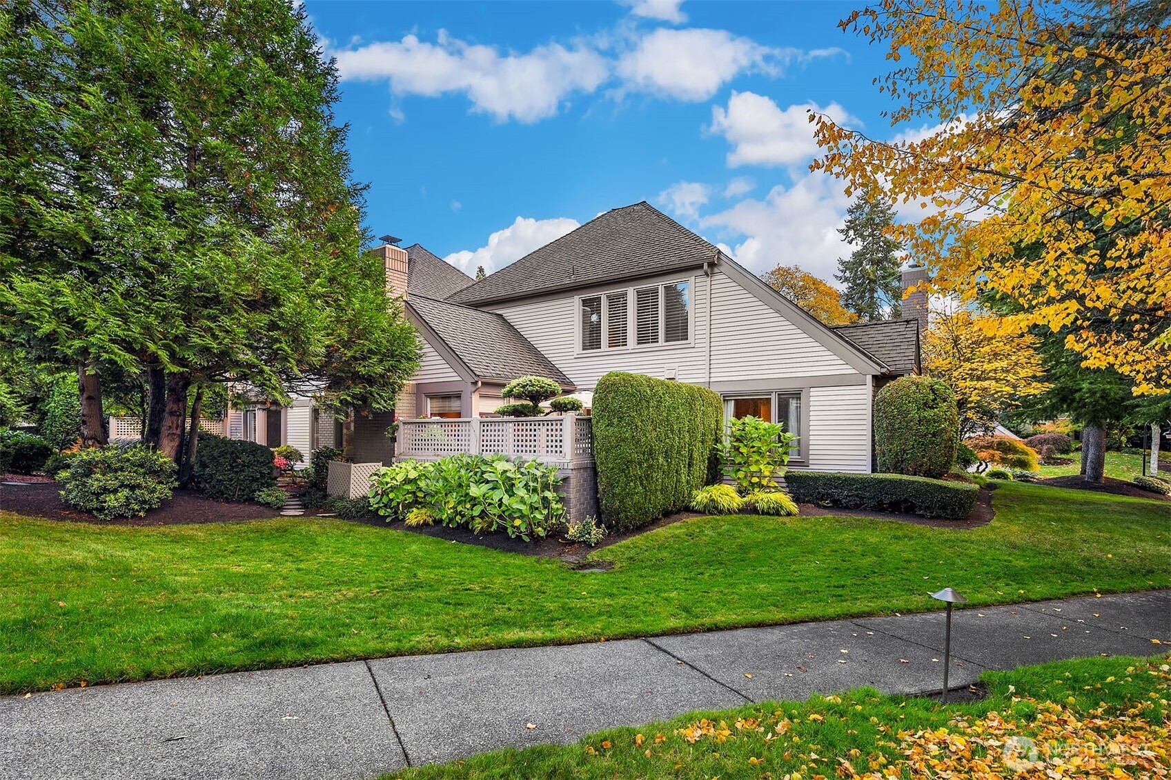 1728 Bellevue Way NE