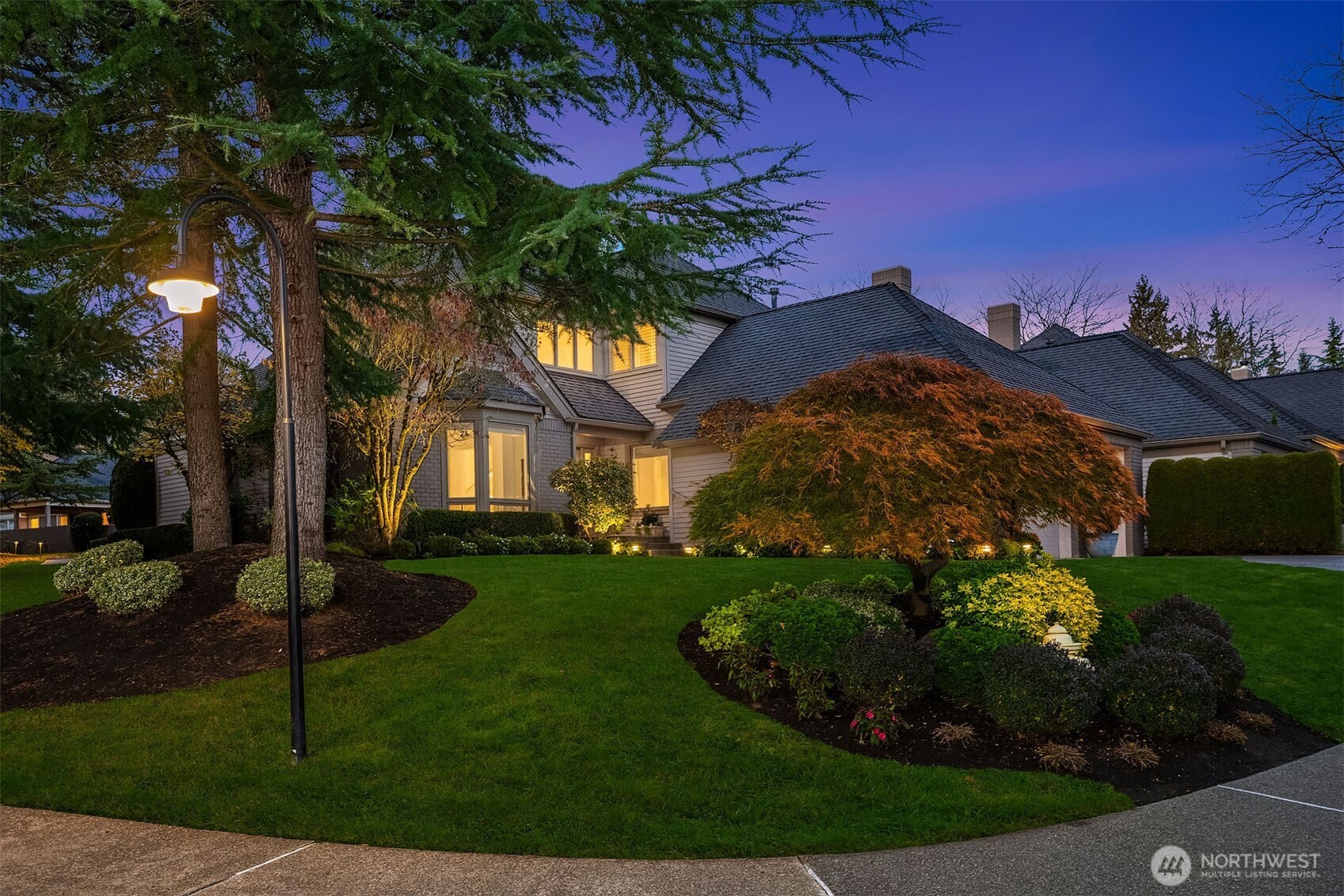 1728 Bellevue Way NE