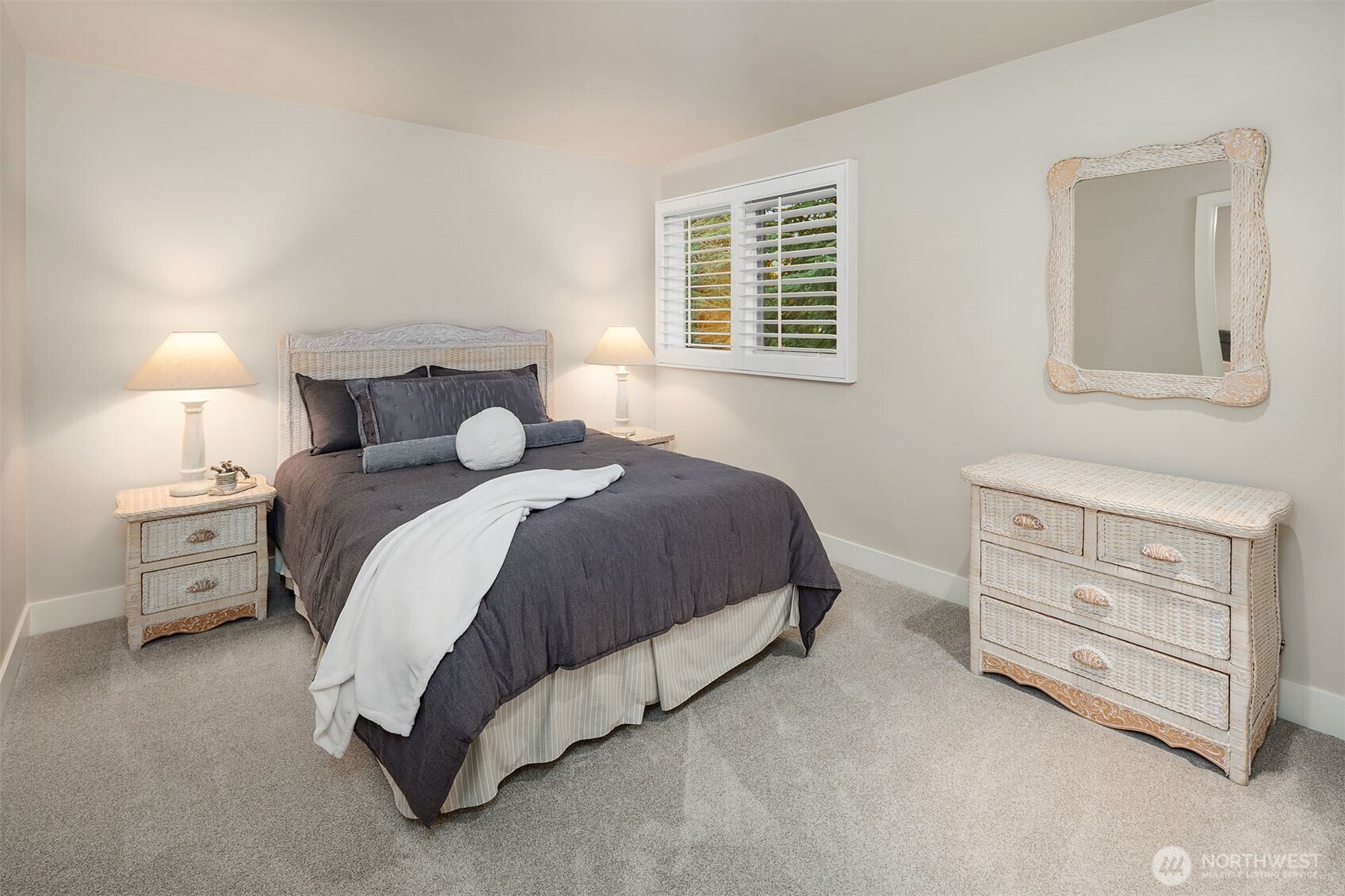 1728 Bellevue Way NE