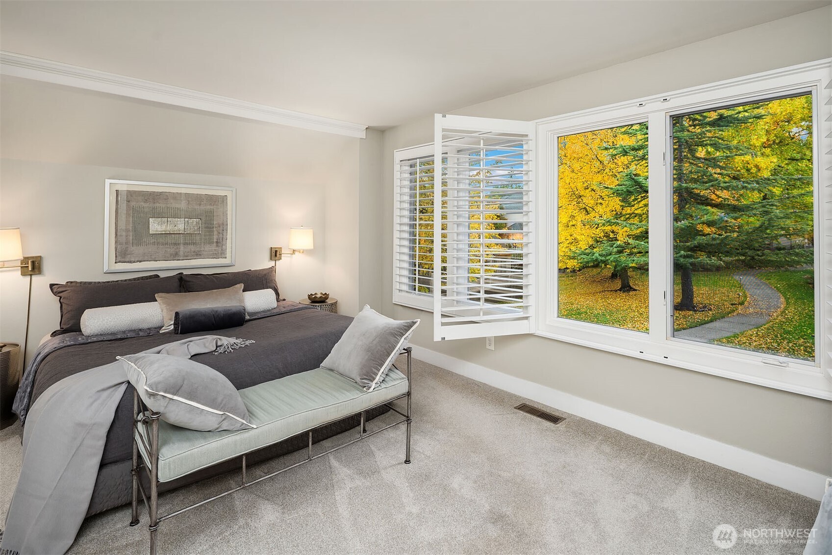 1728 Bellevue Way NE