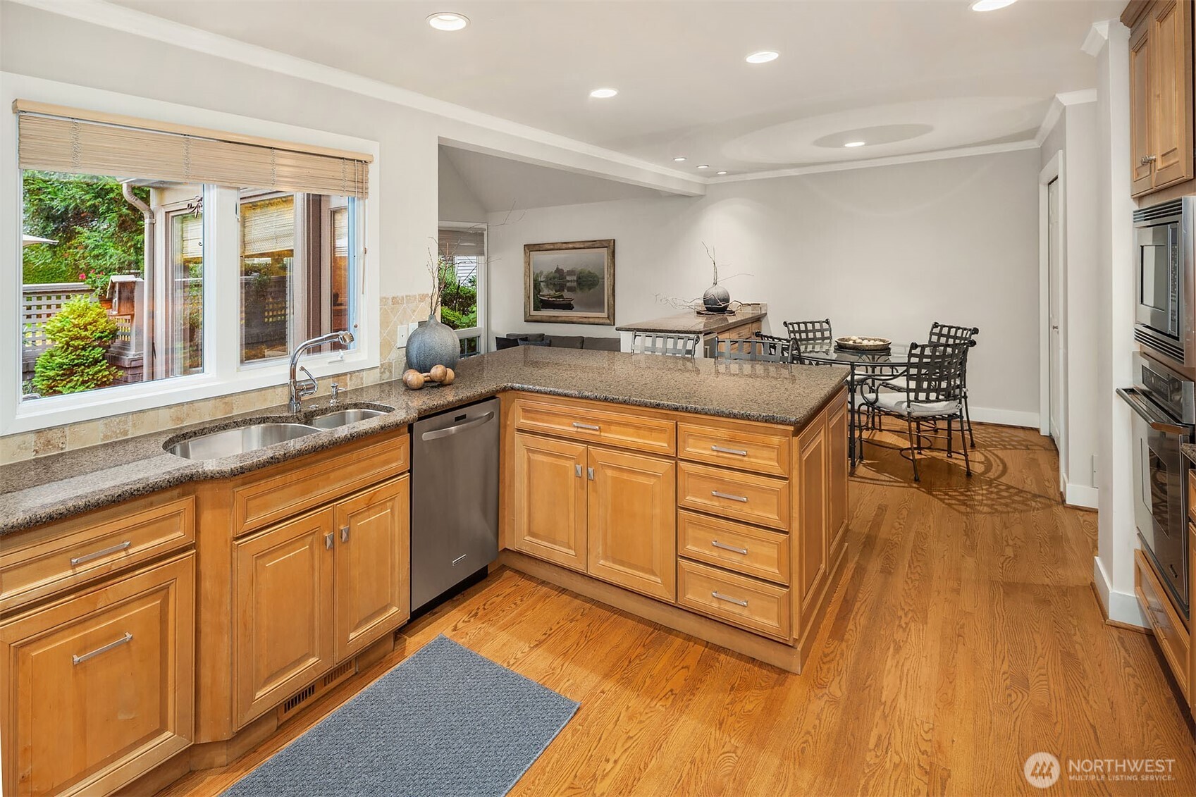 1728 Bellevue Way NE