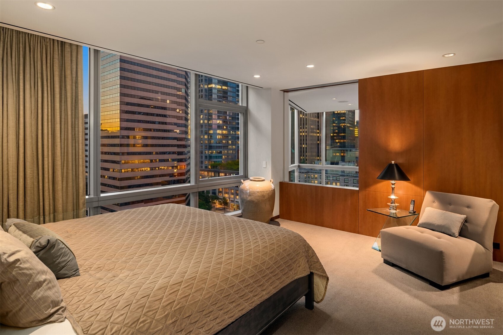715 2nd Avenue Unit: 1504