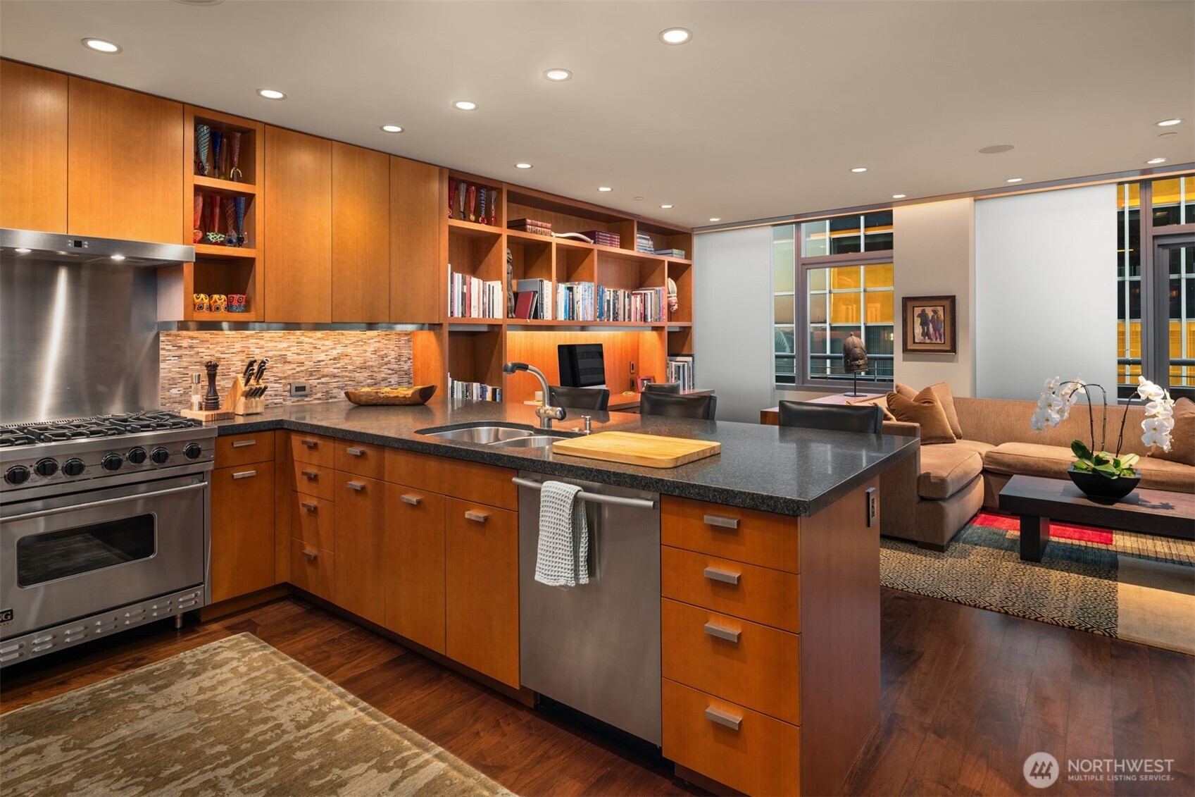 715 2nd Avenue Unit: 1504