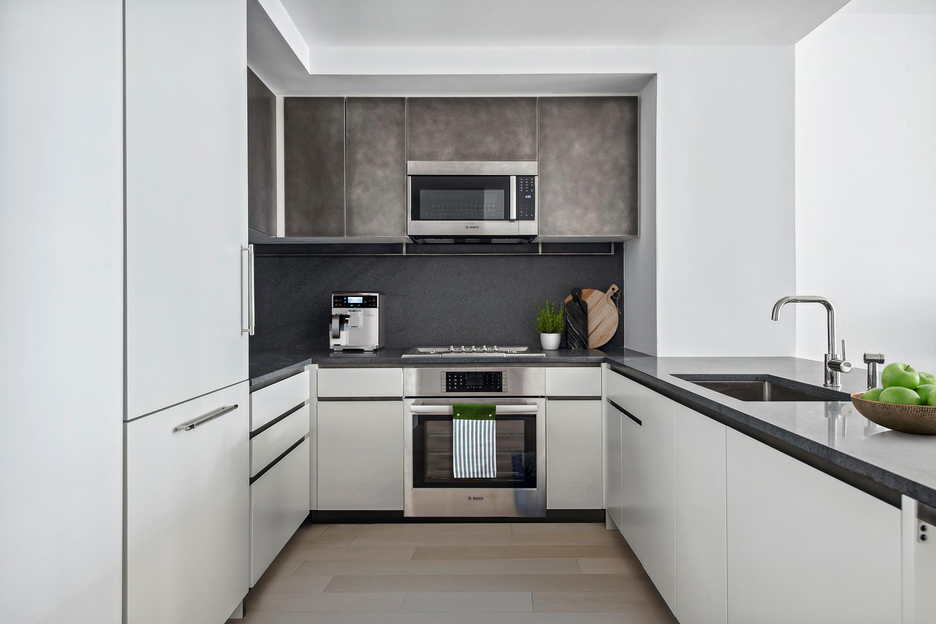 11 HOYT Street 40J