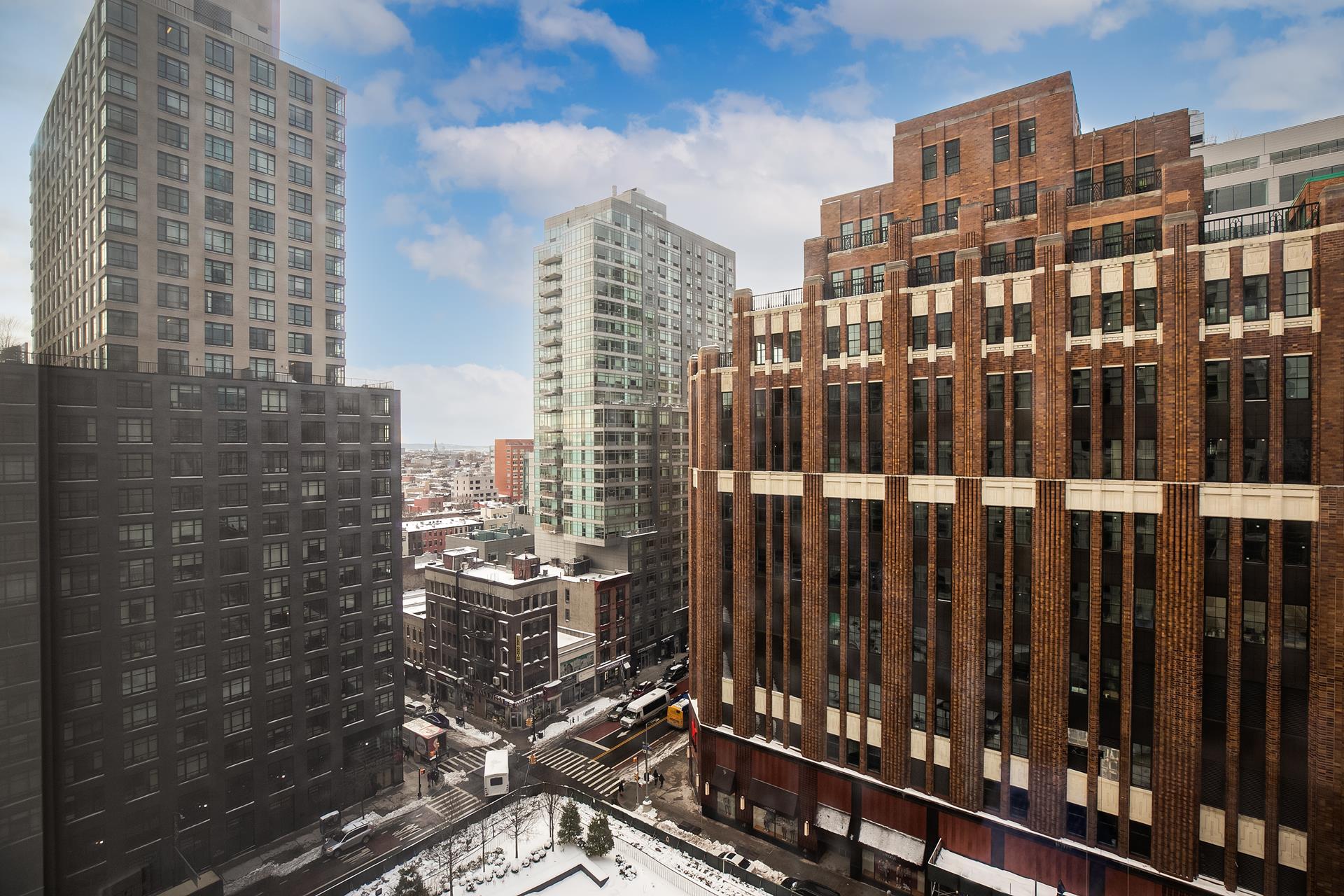 11 HOYT Street 40J