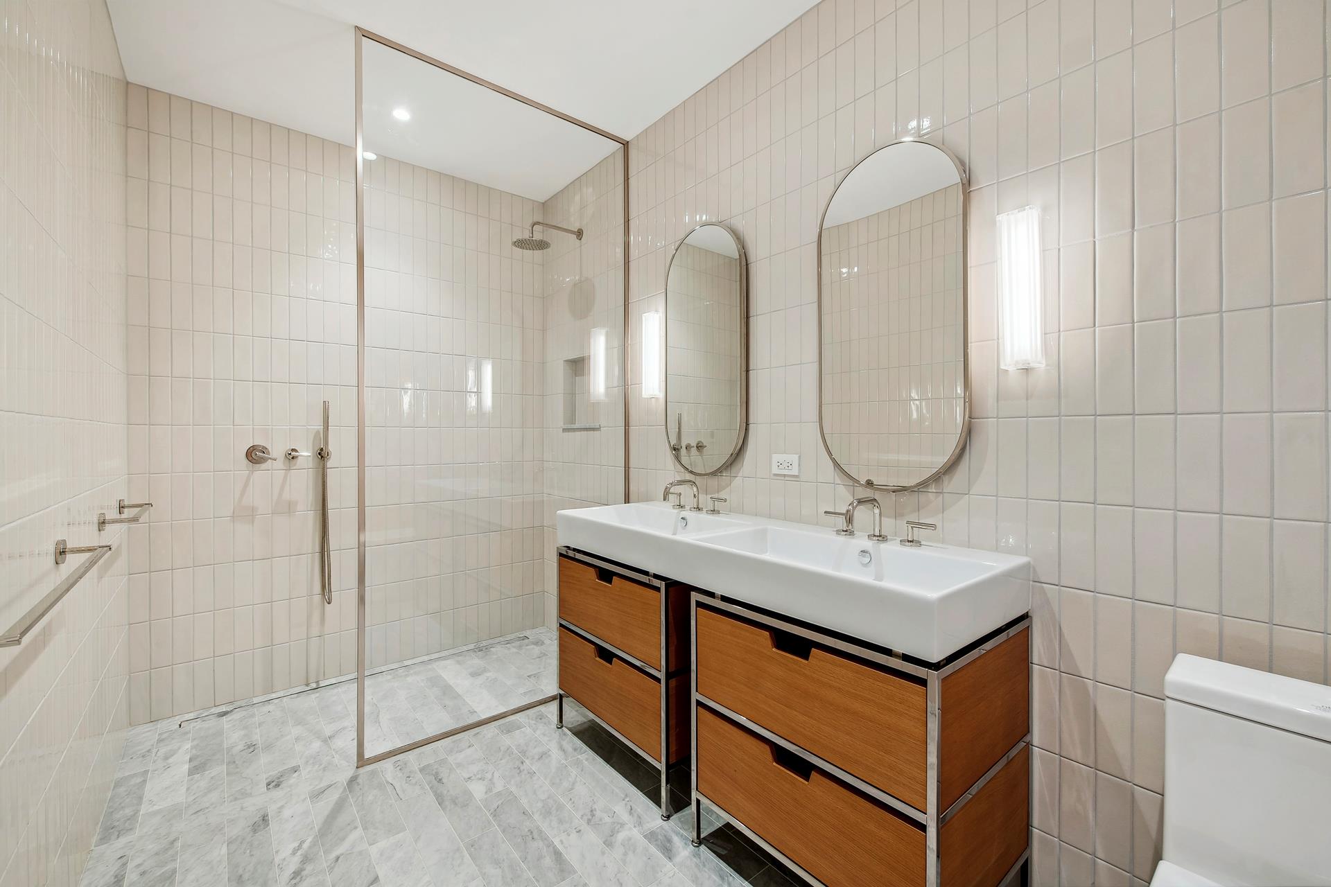 11 HOYT Street 40J