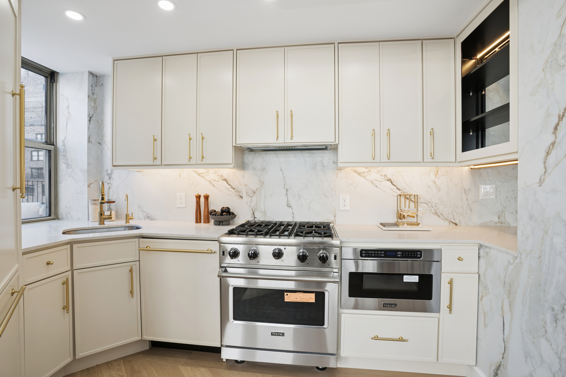 200 E 58TH Street 18A