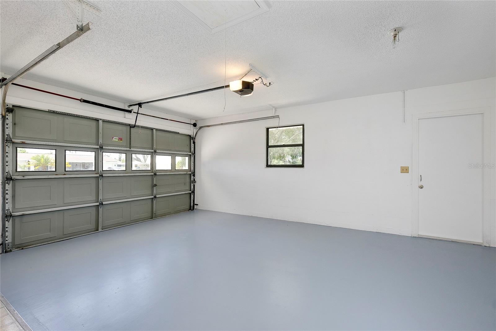 409 W SHADE DRIVE