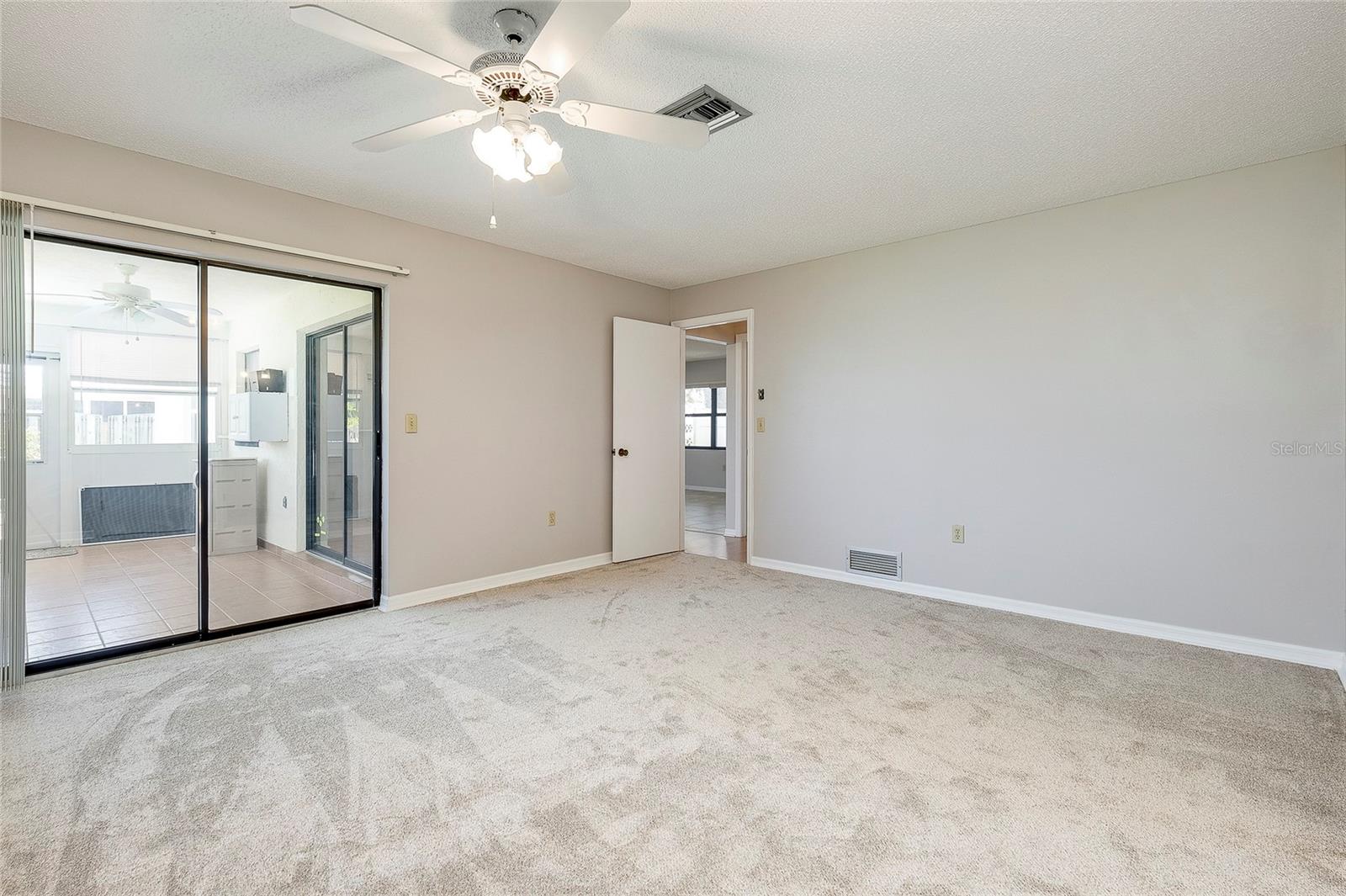 409 W SHADE DRIVE