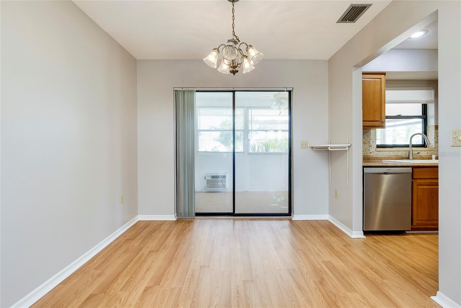 409 W SHADE DRIVE